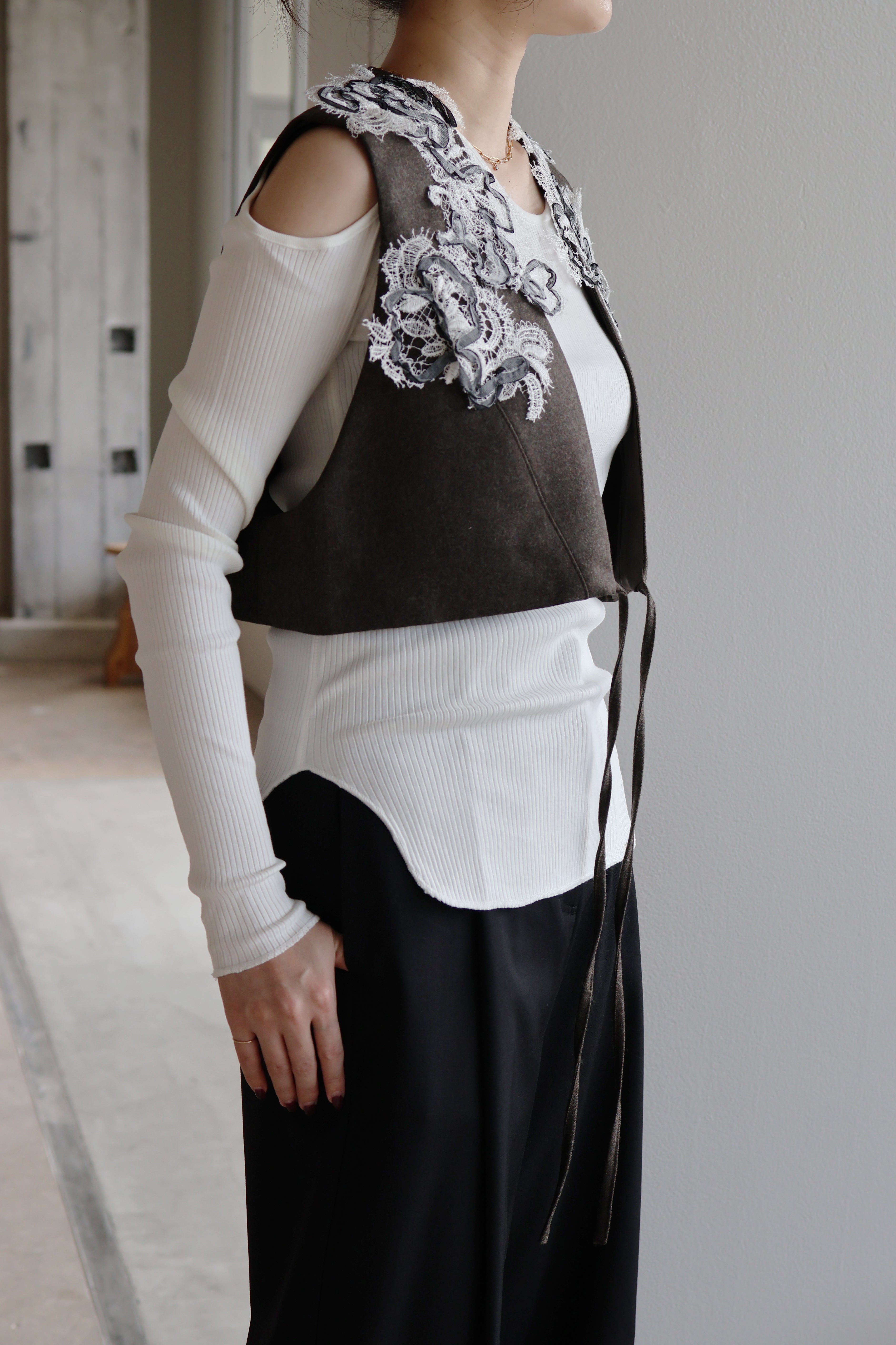 MARGE "wool lace-trimmed short gilet" (khaki)