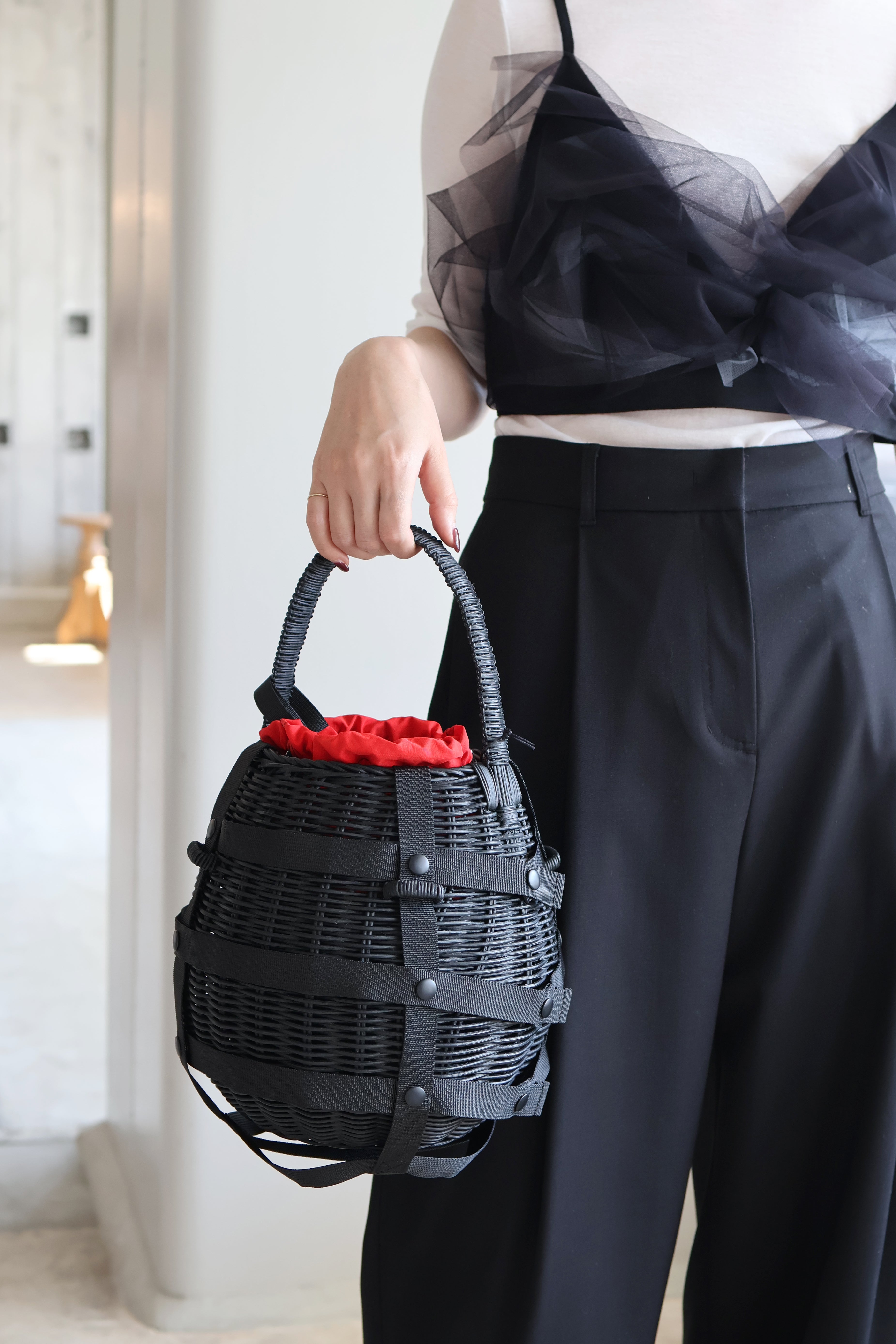 JUN MIKAMI "bomber basket bag" (black)