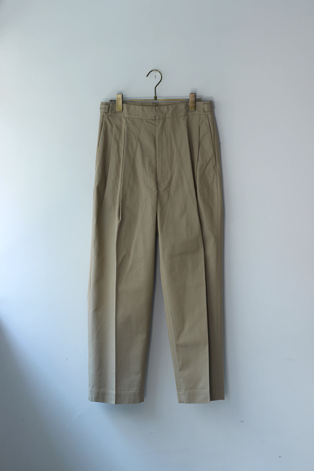 JUN MIKAMI "variable chinos pants" (beige)