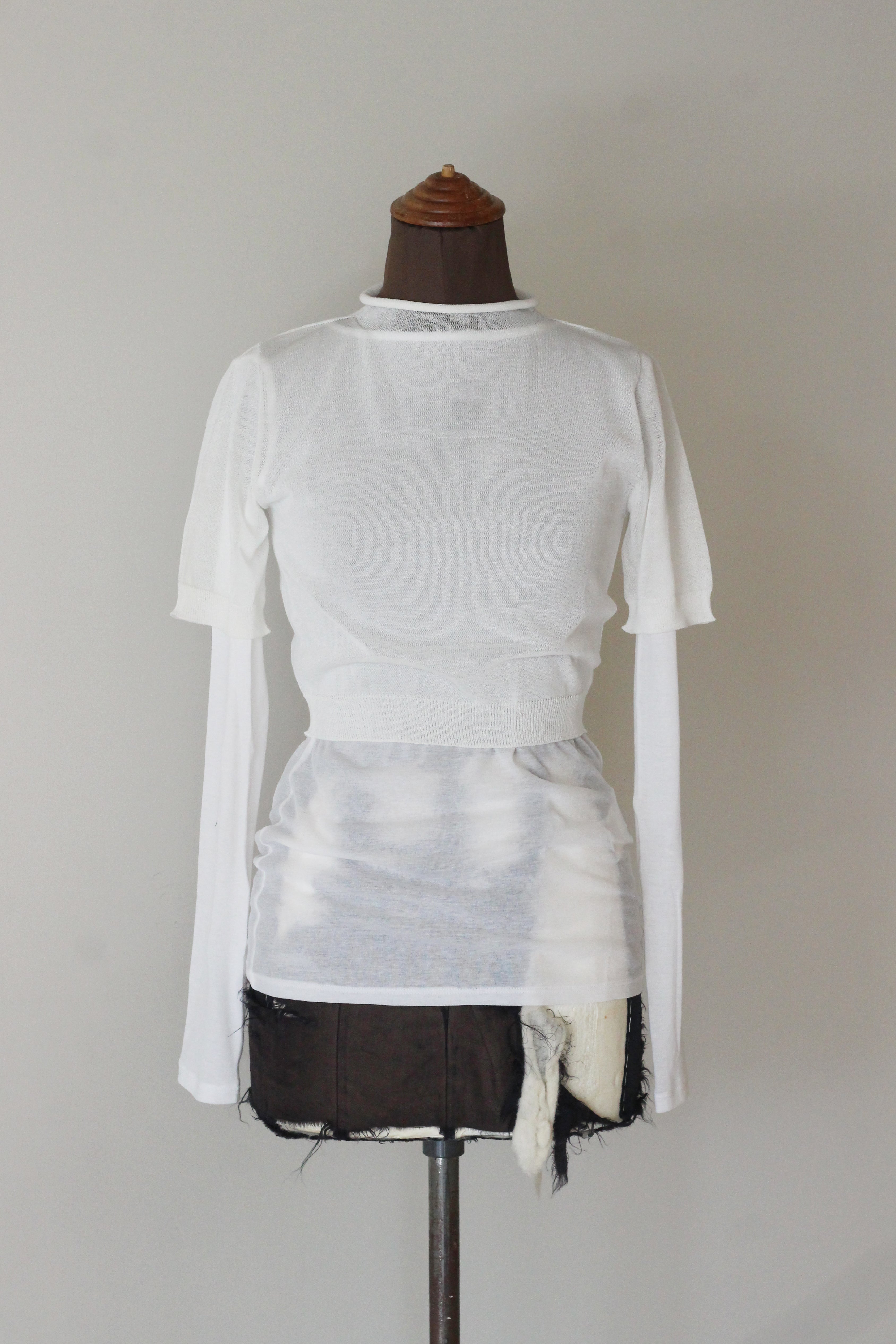 AMOMENT "sheer cropped knit" (white)