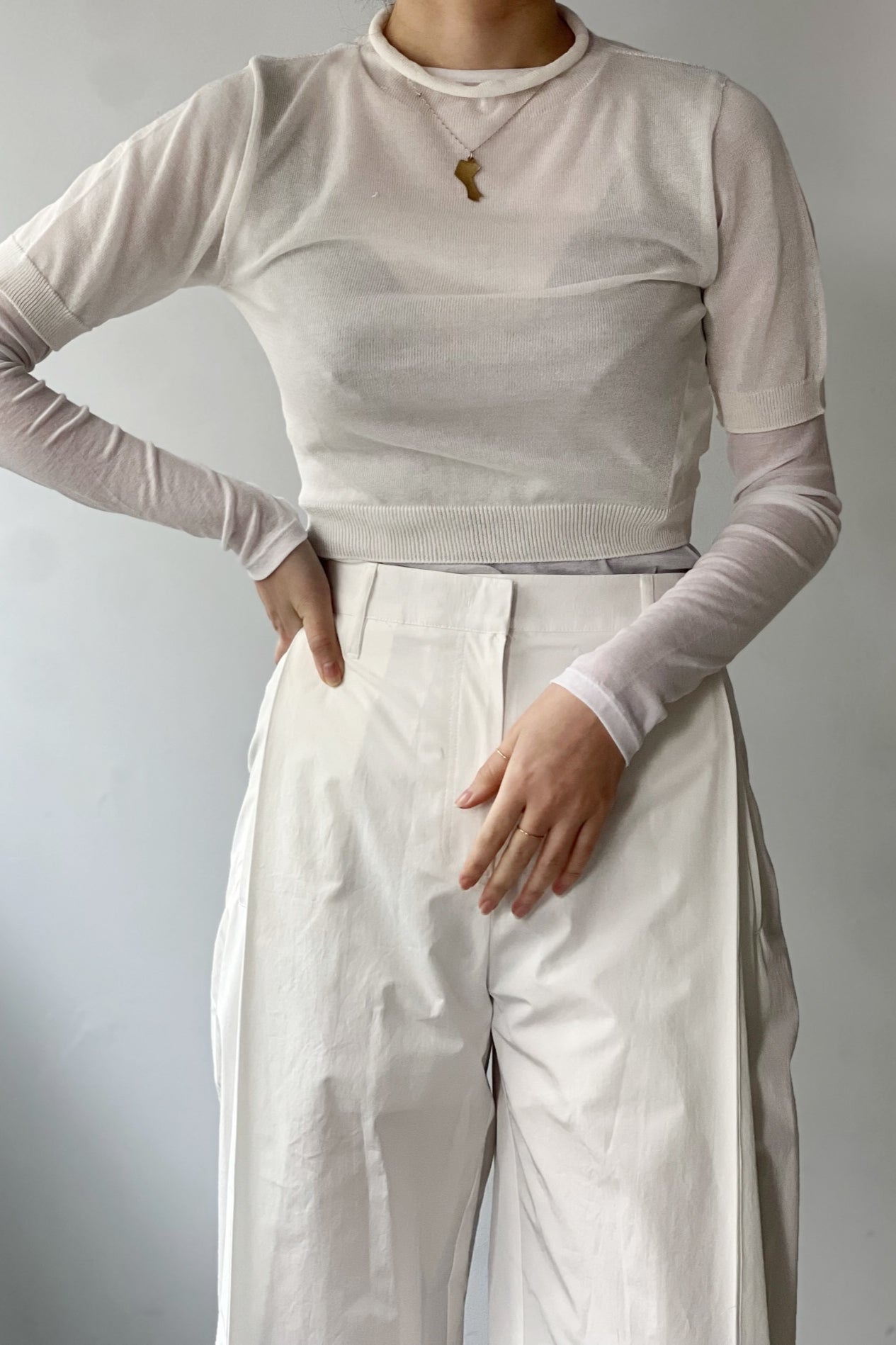 AMOMENT "sheer cropped knit" (white)