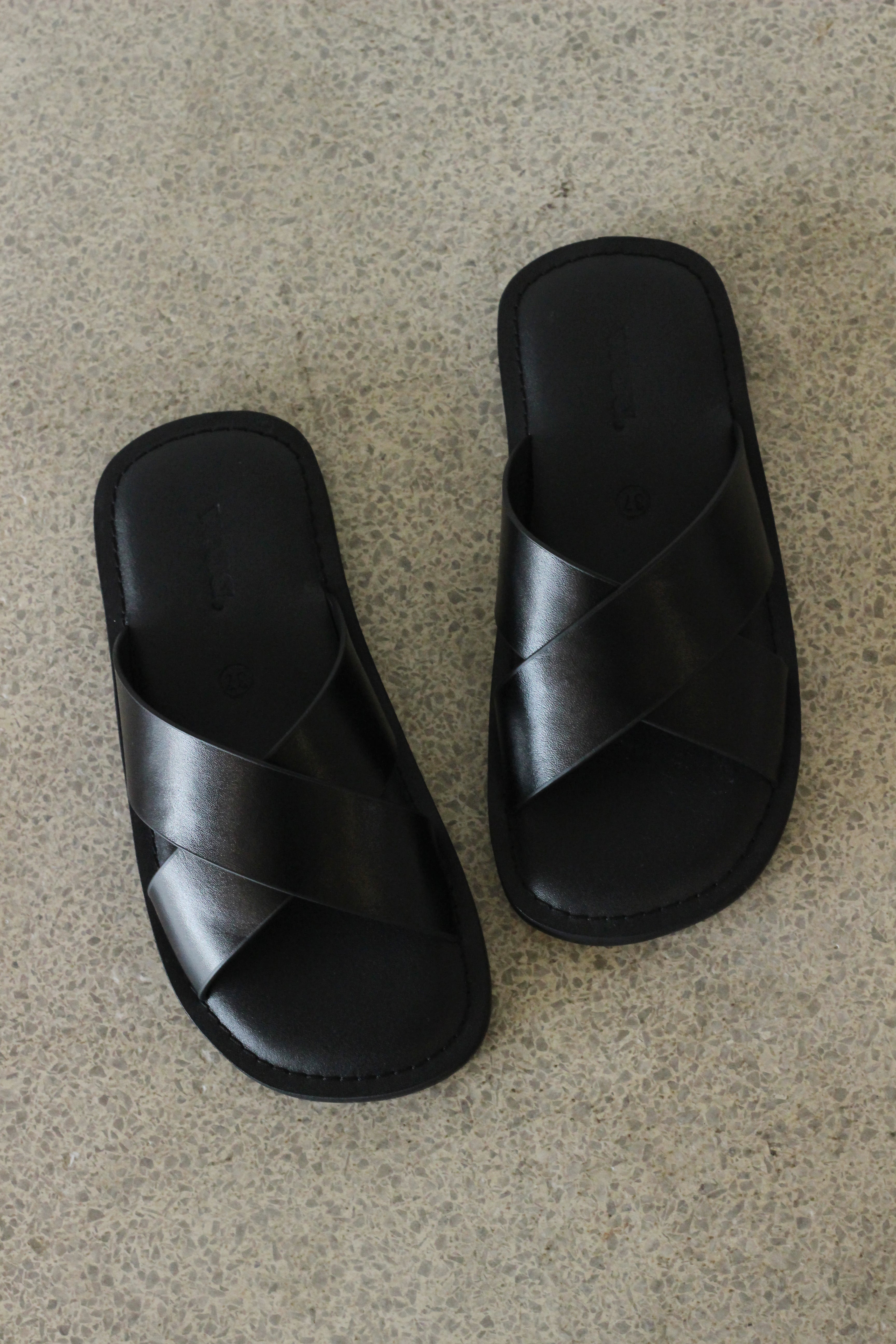 Waa studios "CHÉO SANDALS" (black)