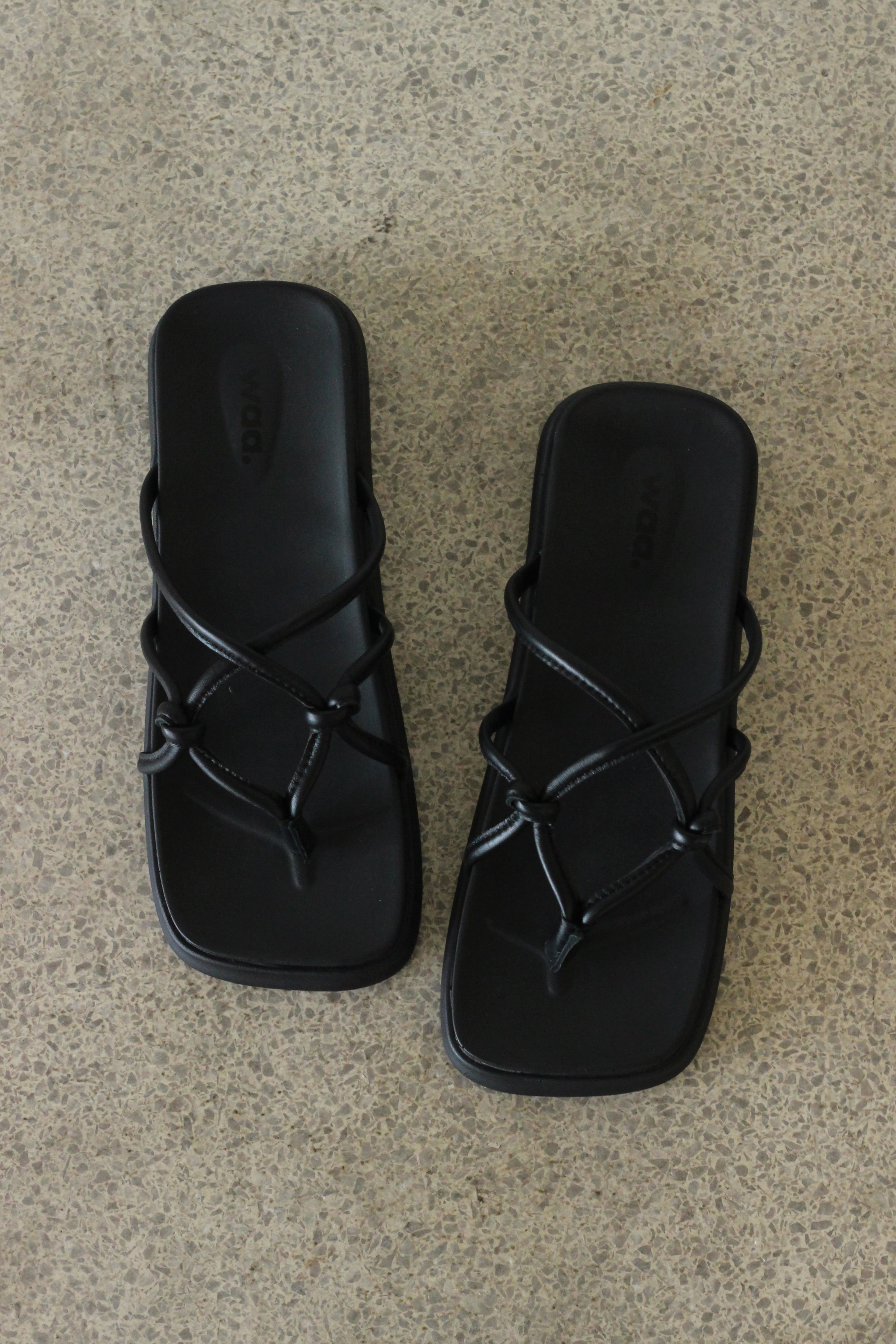 Waa studios "RỐI SANDALS" (black)