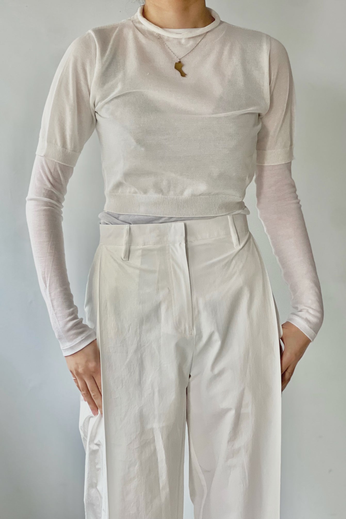 AMOMENT "sheer cropped knit" (white)