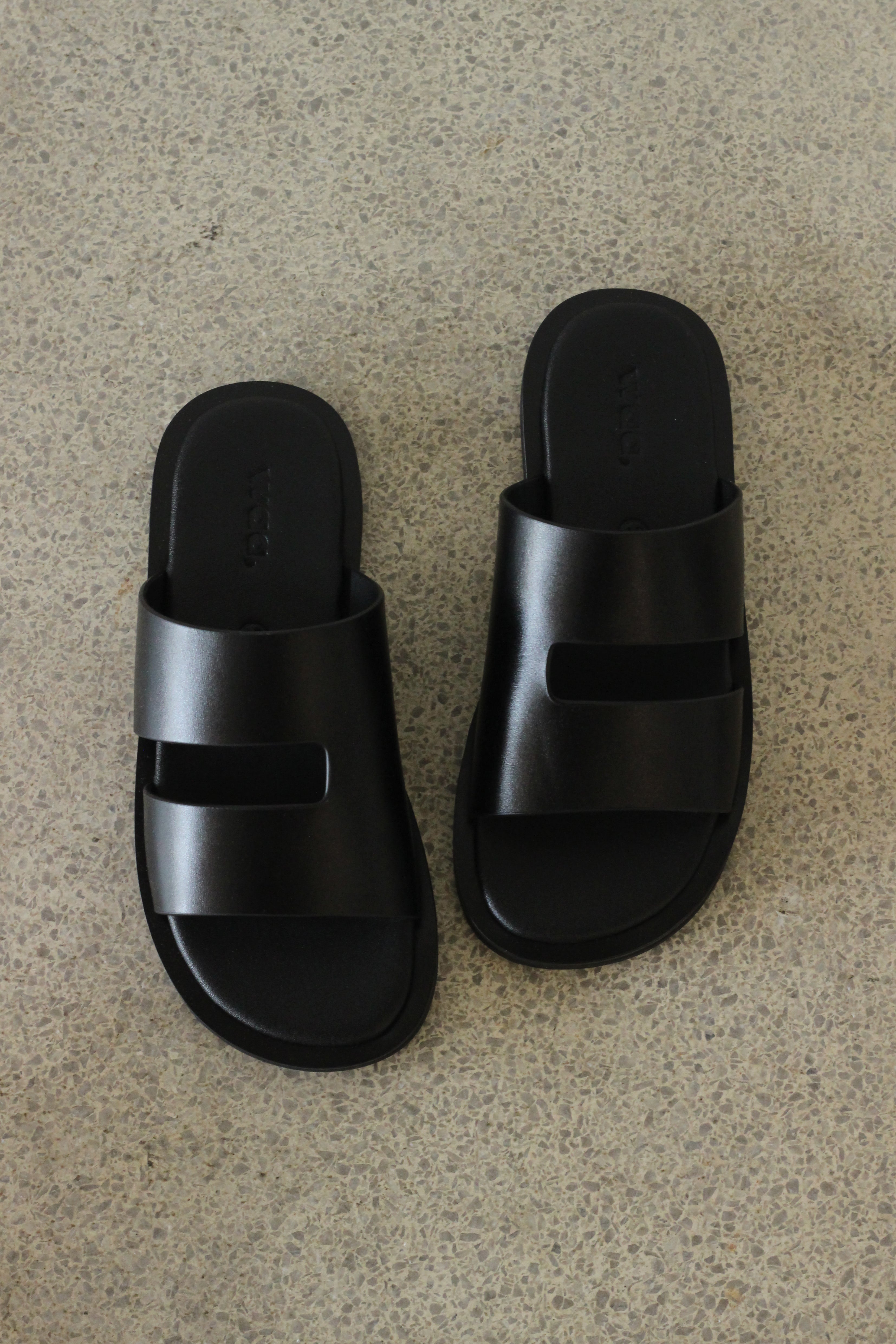 Waa studios "CÊ SANDALS" (black)