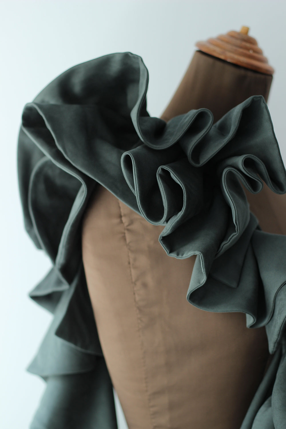 MARGE "Ruffle scarf" (dark green)