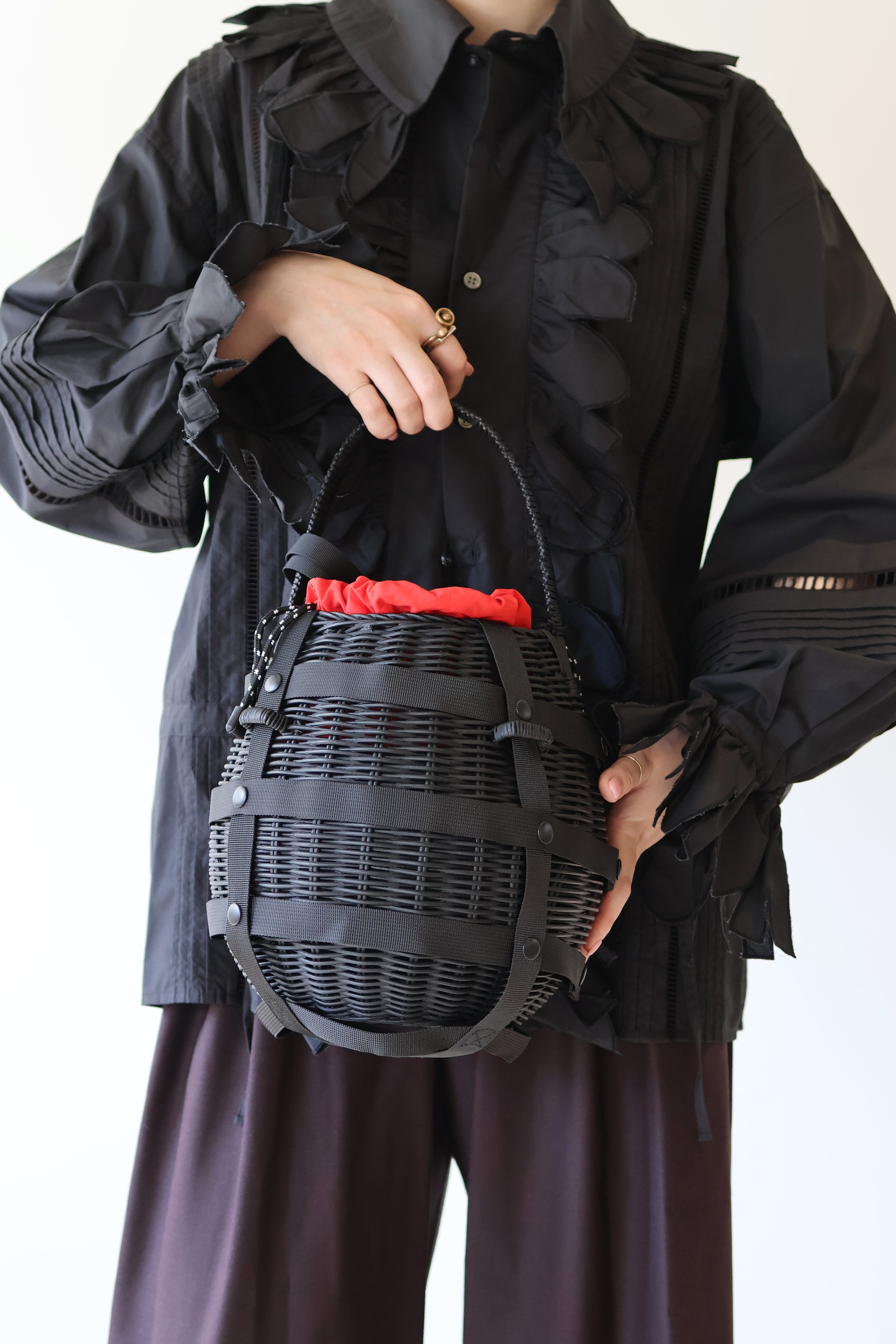 JUN MIKAMI "bomber basket bag" (black)