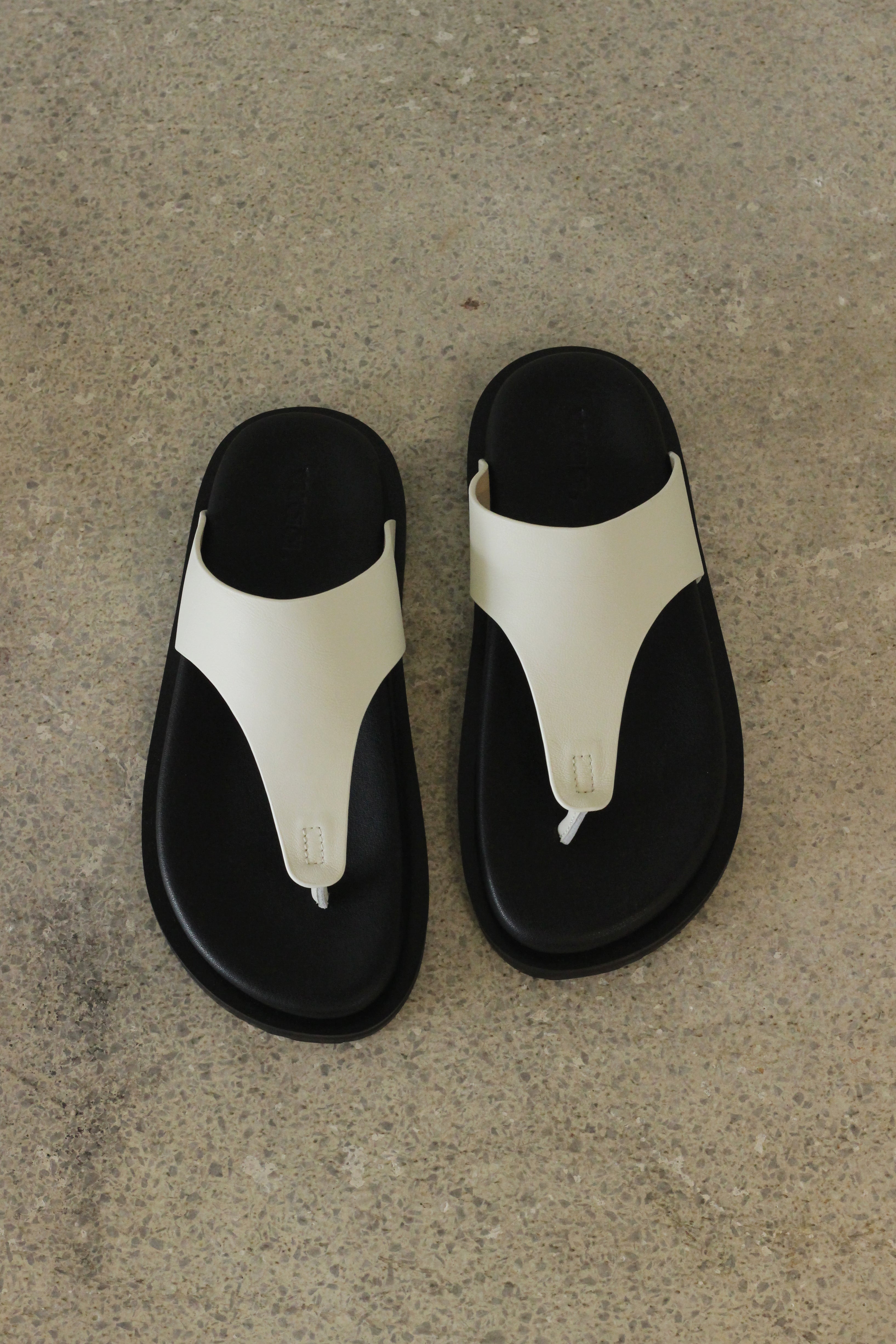 Waa studios "KEO SANDALS" (ivory)