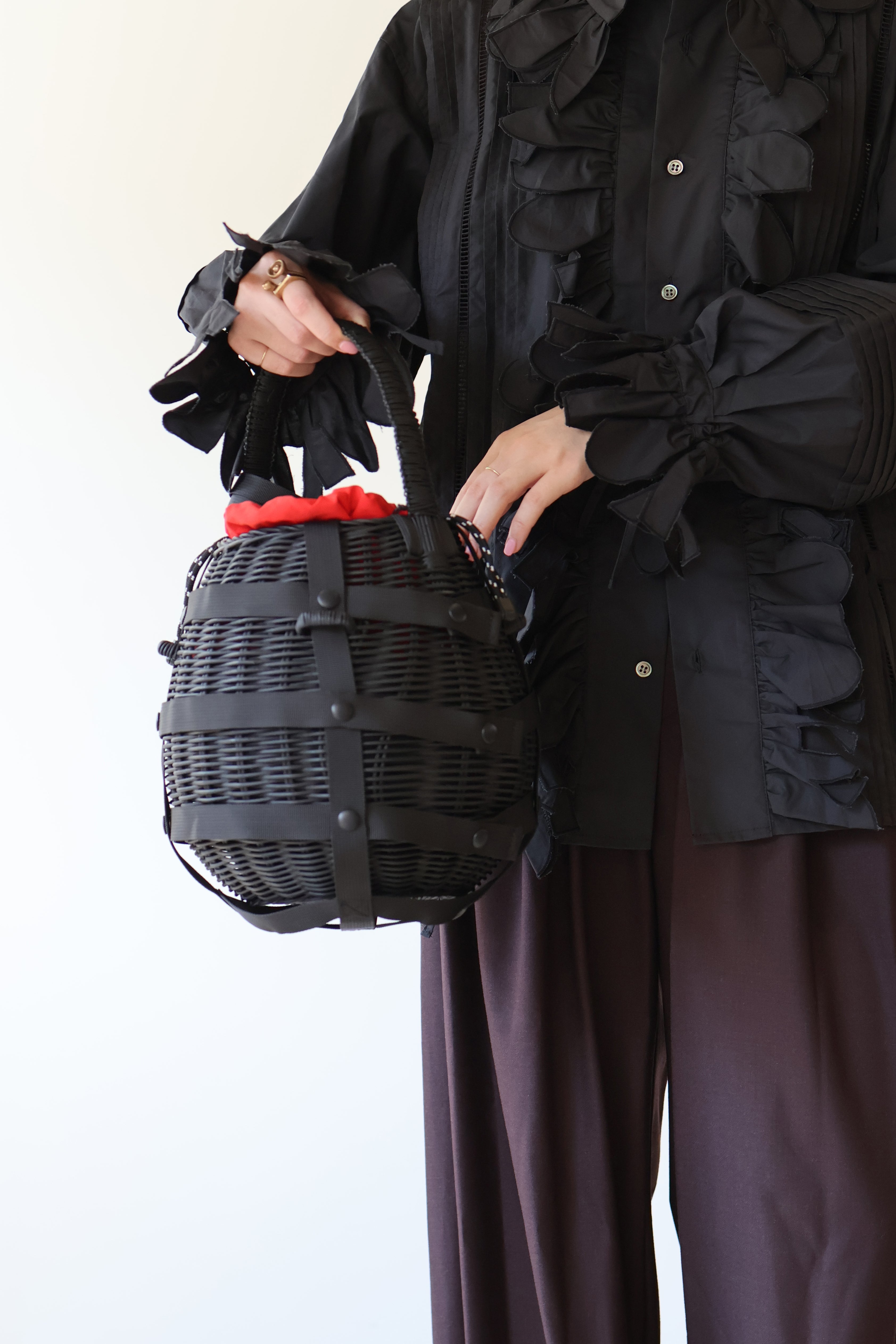 JUN MIKAMI "bomber basket bag" (black)