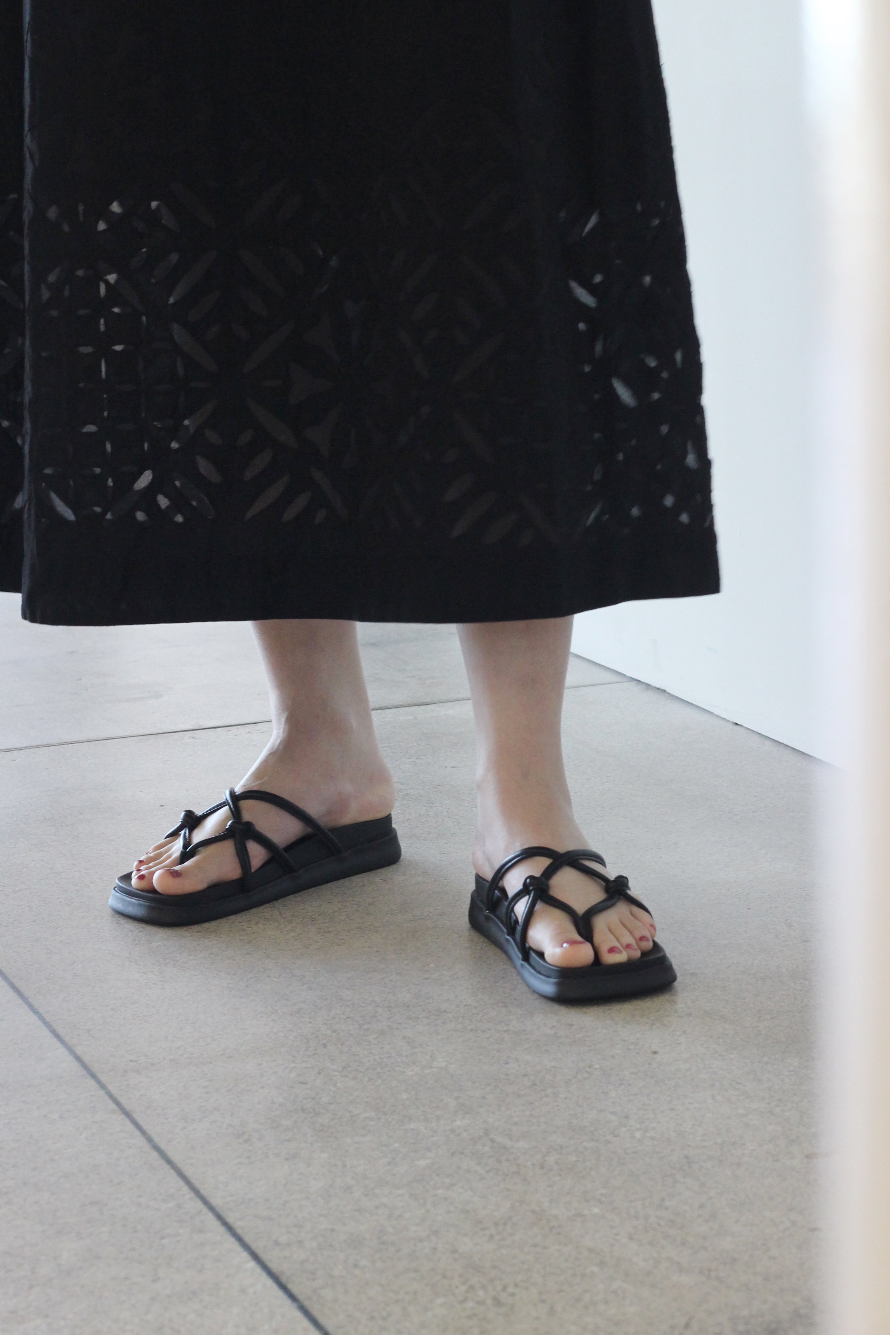 Waa studios "RỐI SANDALS" (black)