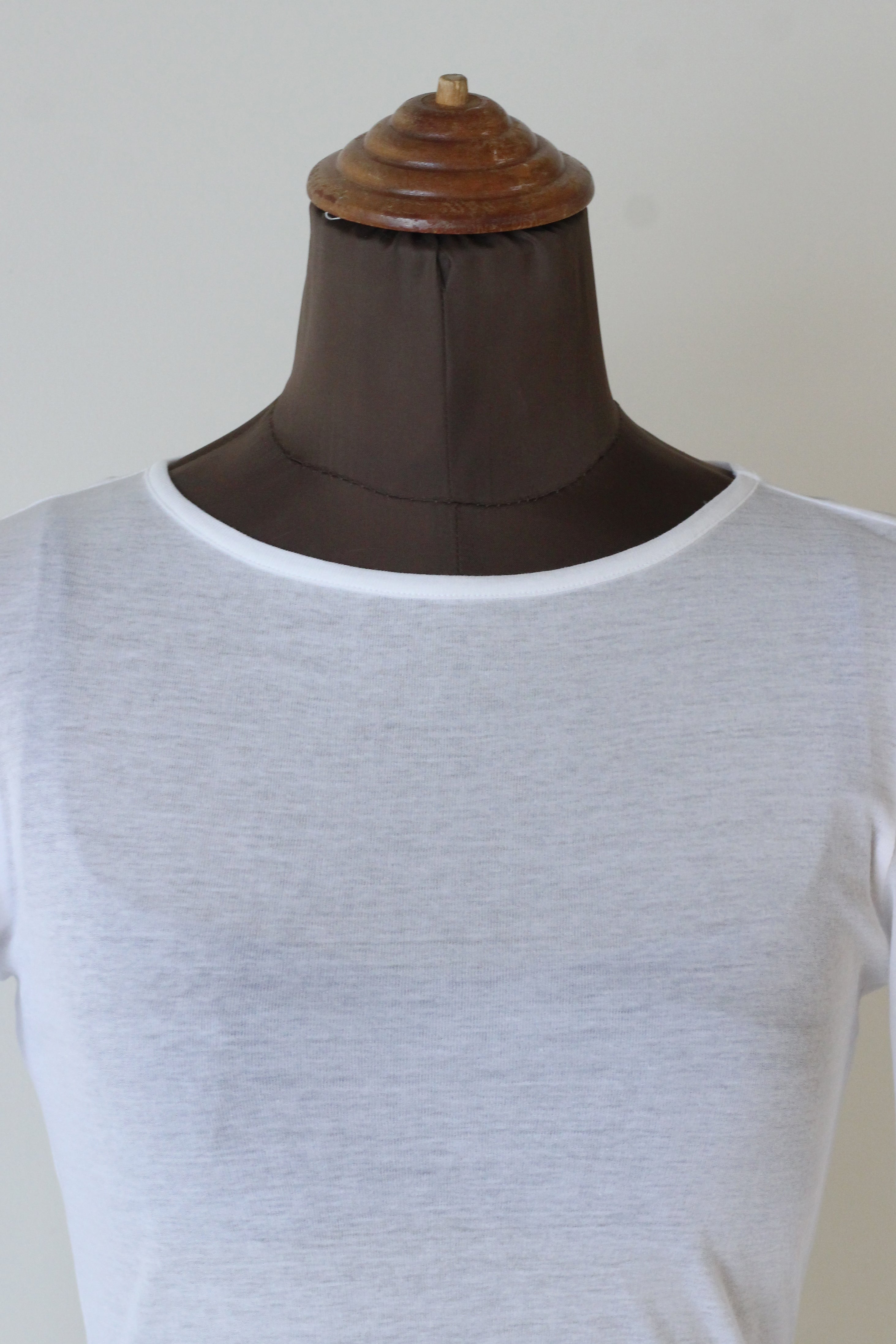 AMOMENT "round t-shirts" (white)