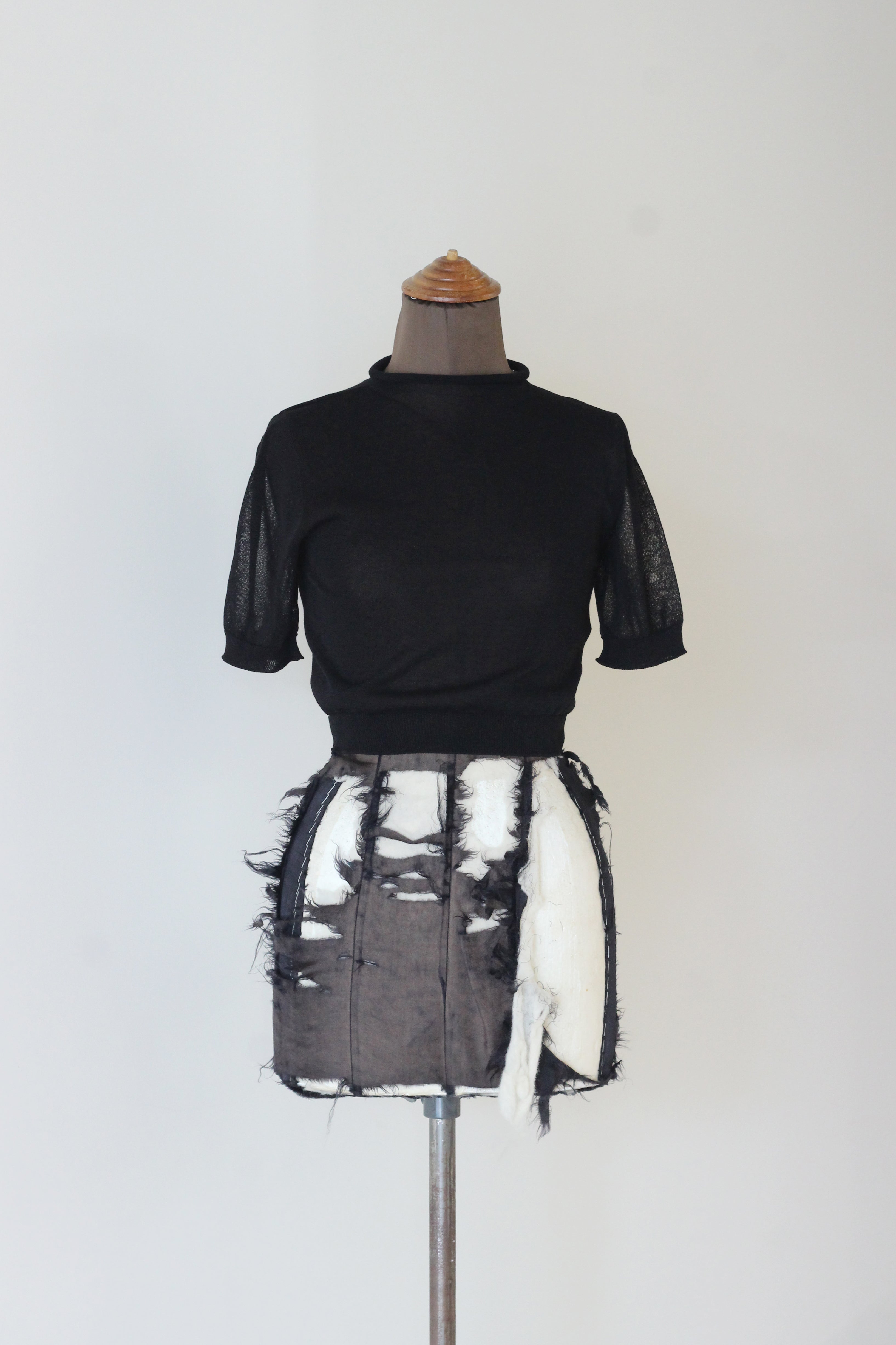 AMOMENT "sheer cropped knit" (black)