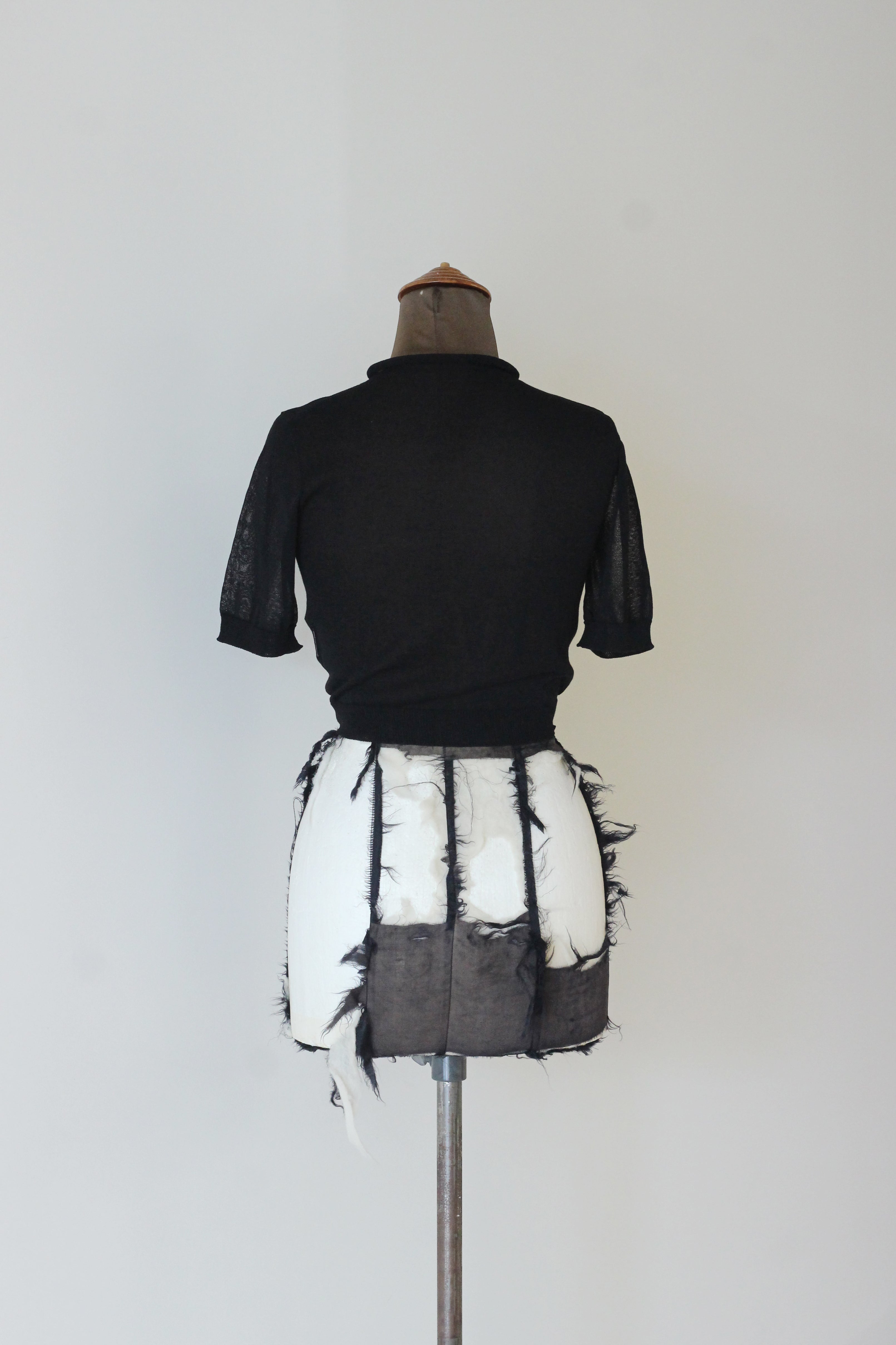 AMOMENT "sheer cropped knit" (black)