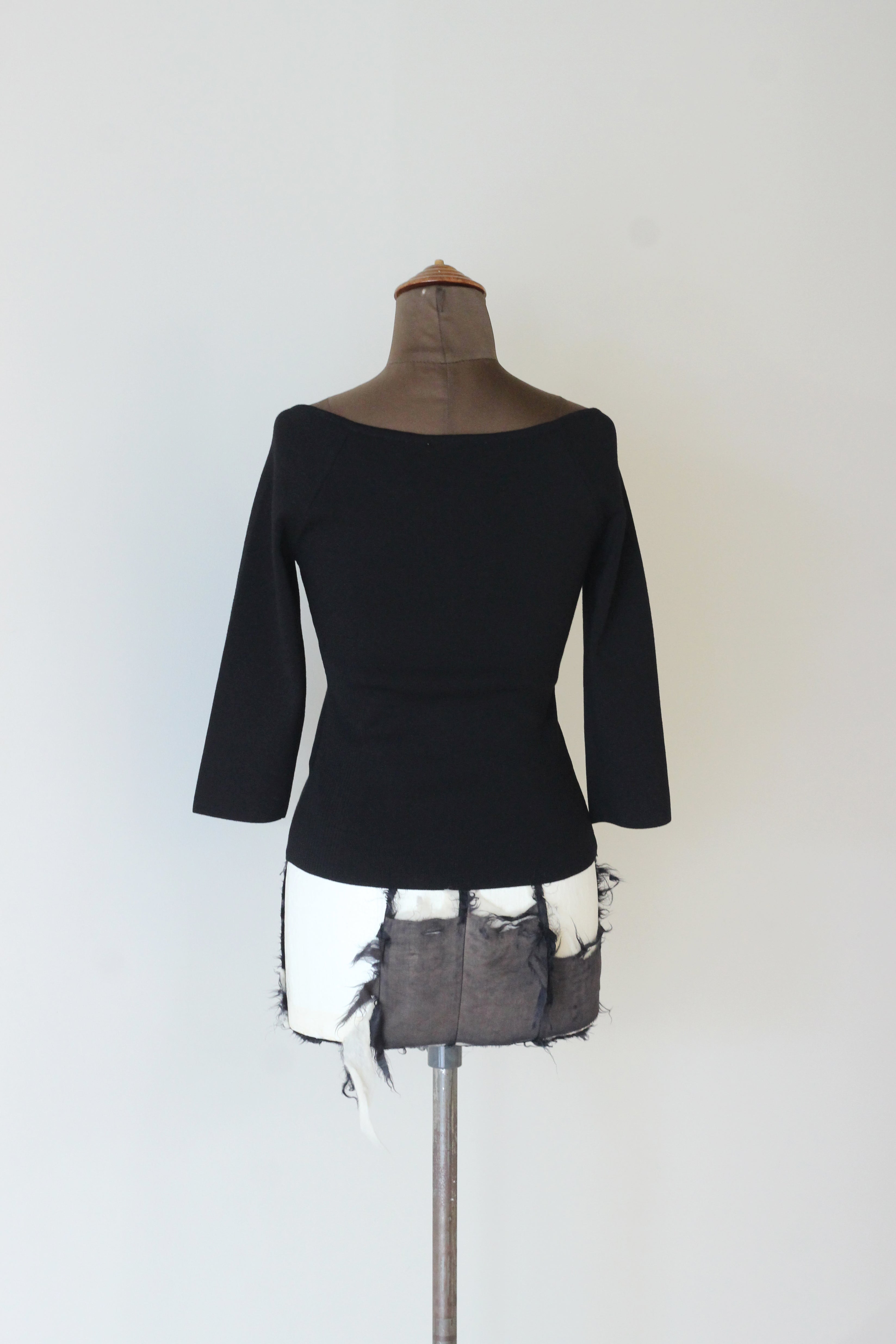 AMOMENT "scoop neck knit top" (black)