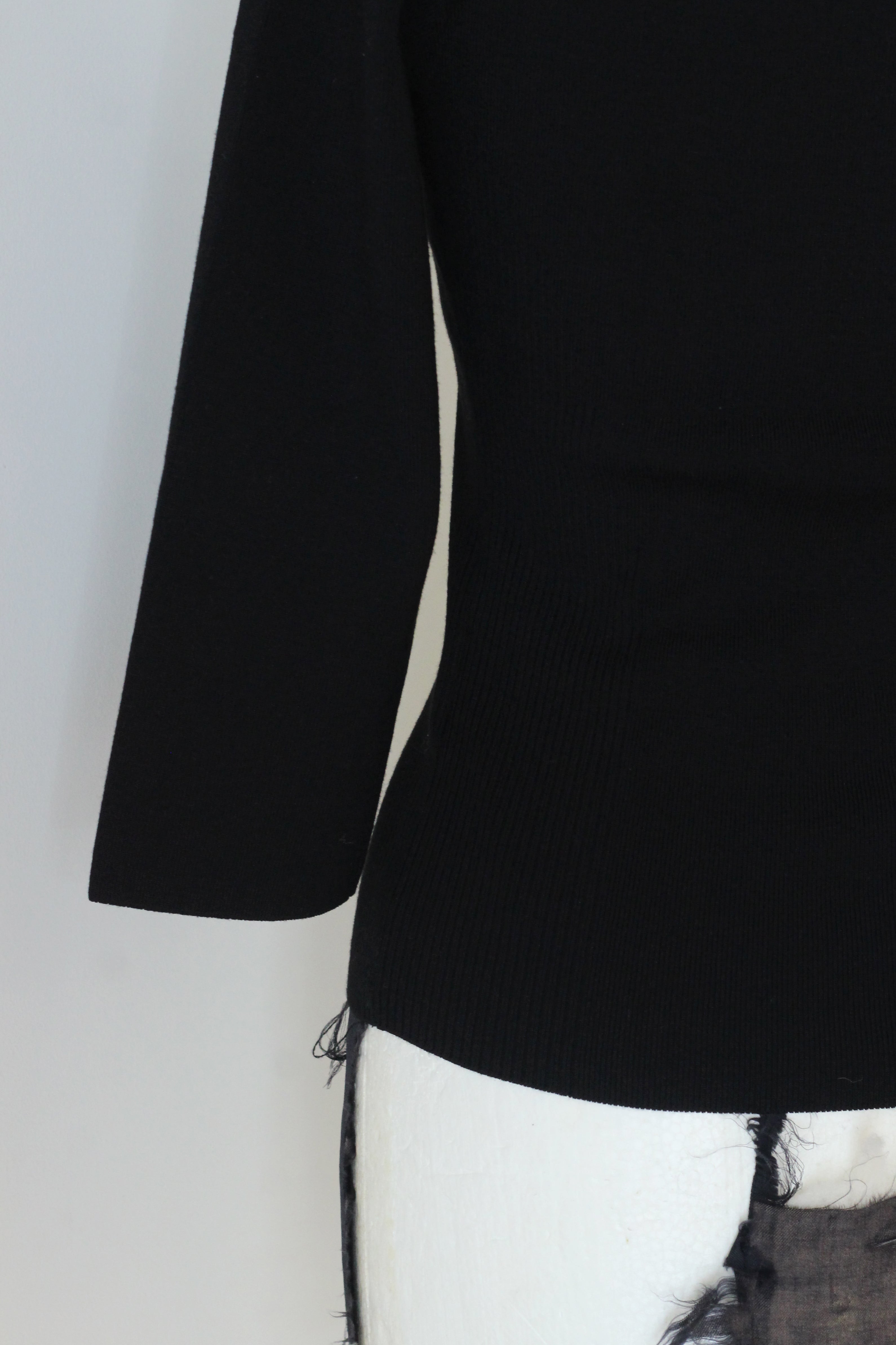 AMOMENT "scoop neck knit top" (black)