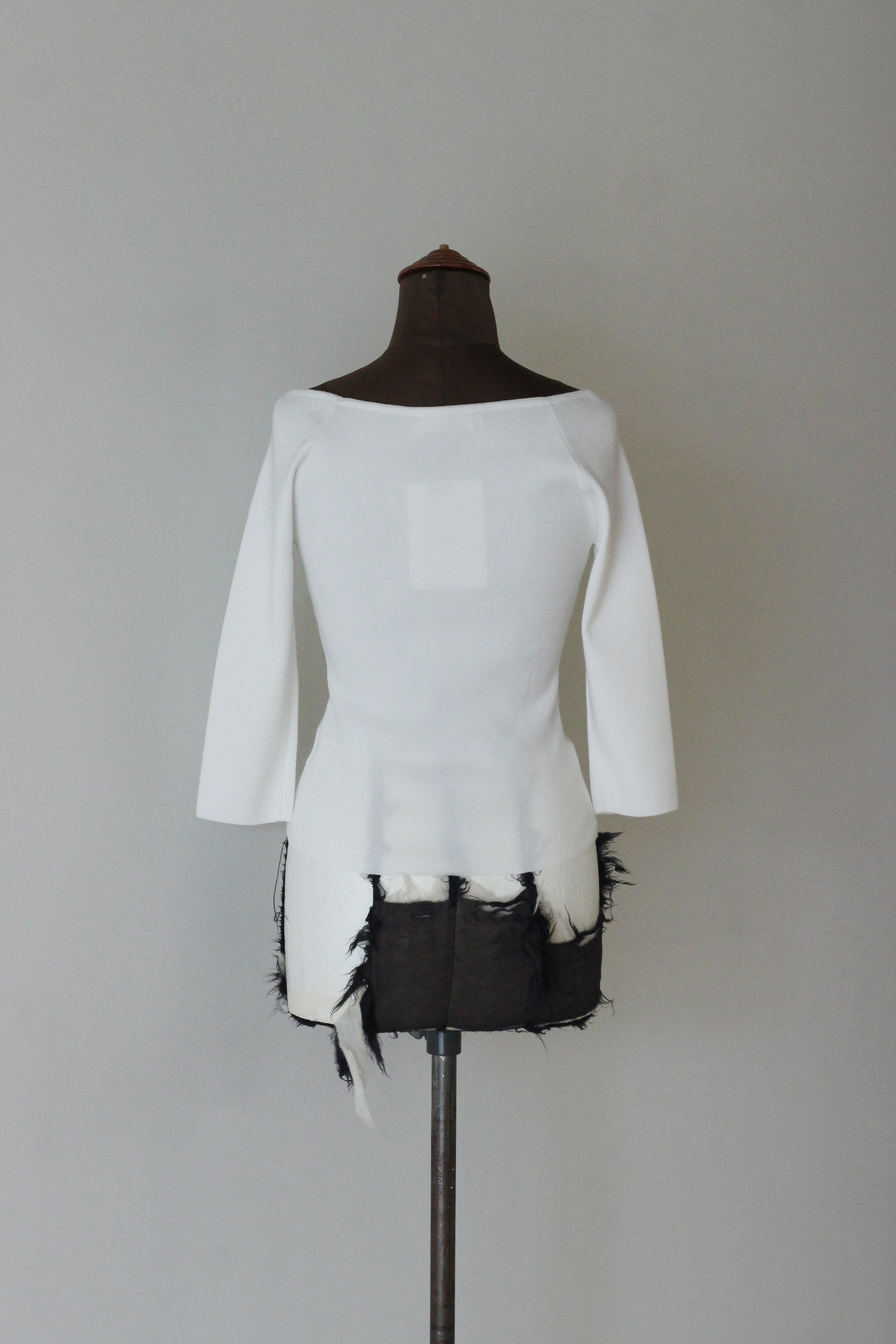 AMOMENT "scoop neck knit top" (white)