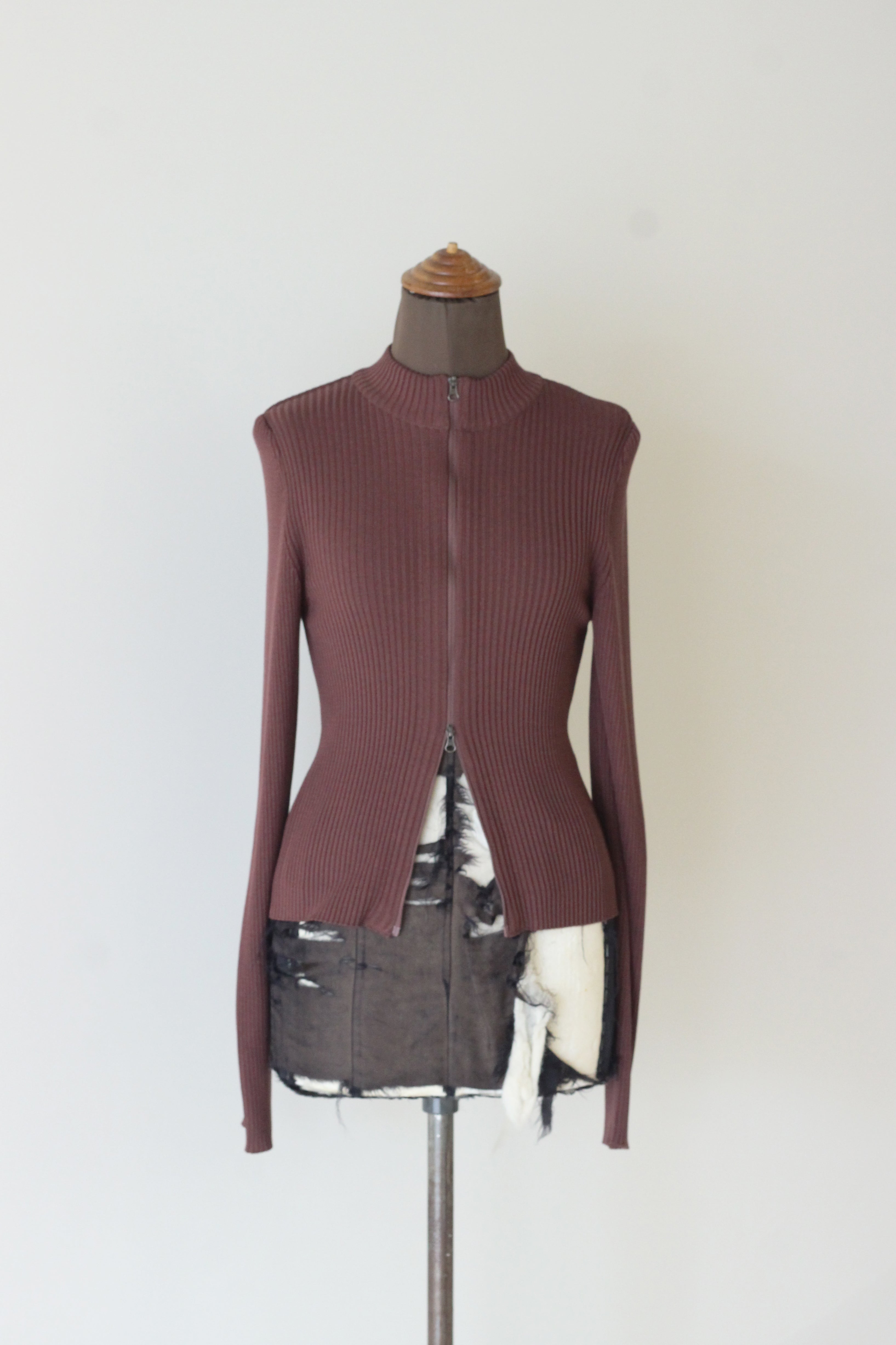 AMOMENT "ribbed mock neck cardigan" (brown)