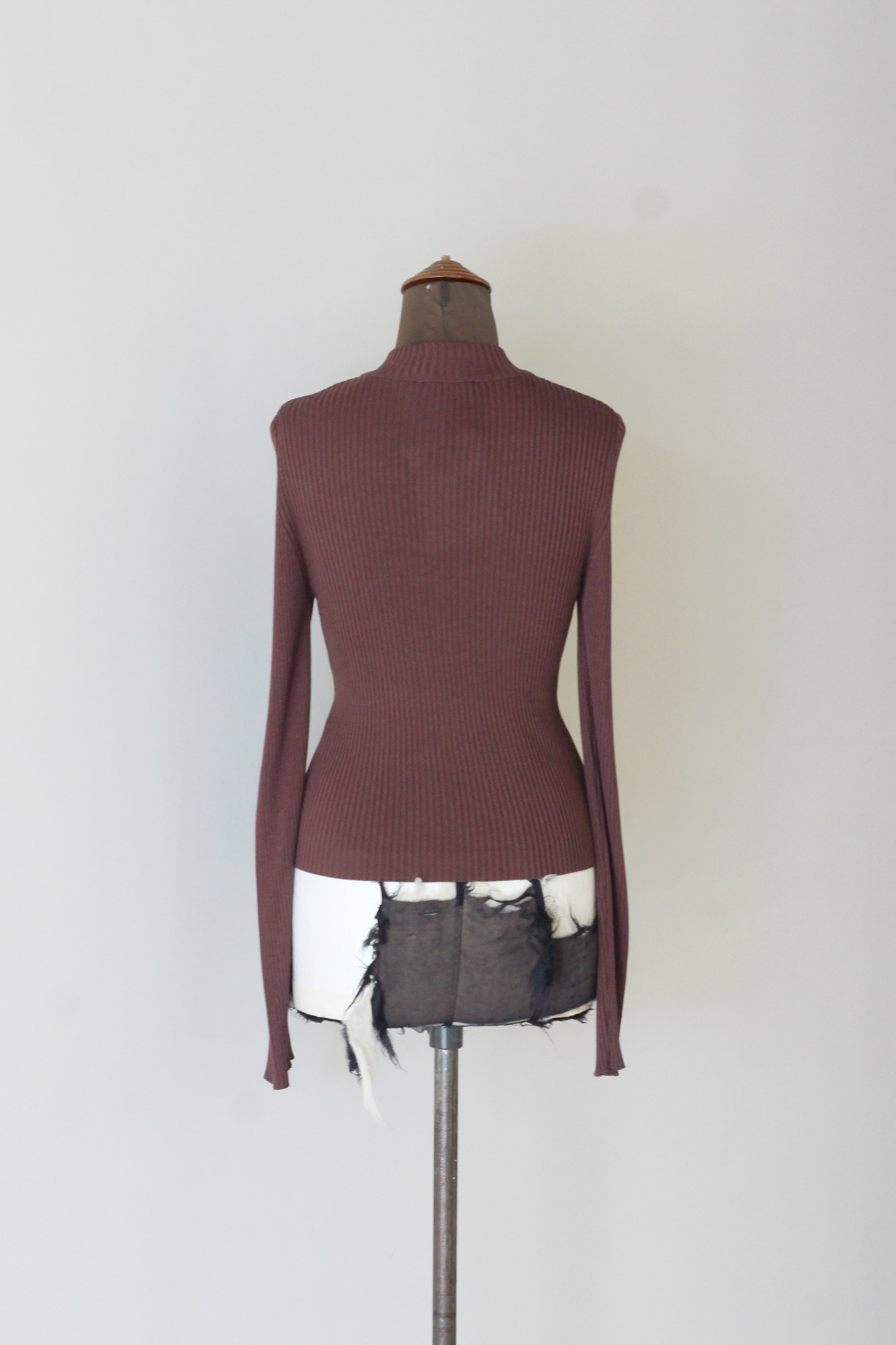 AMOMENT "ribbed mock neck cardigan" (brown)