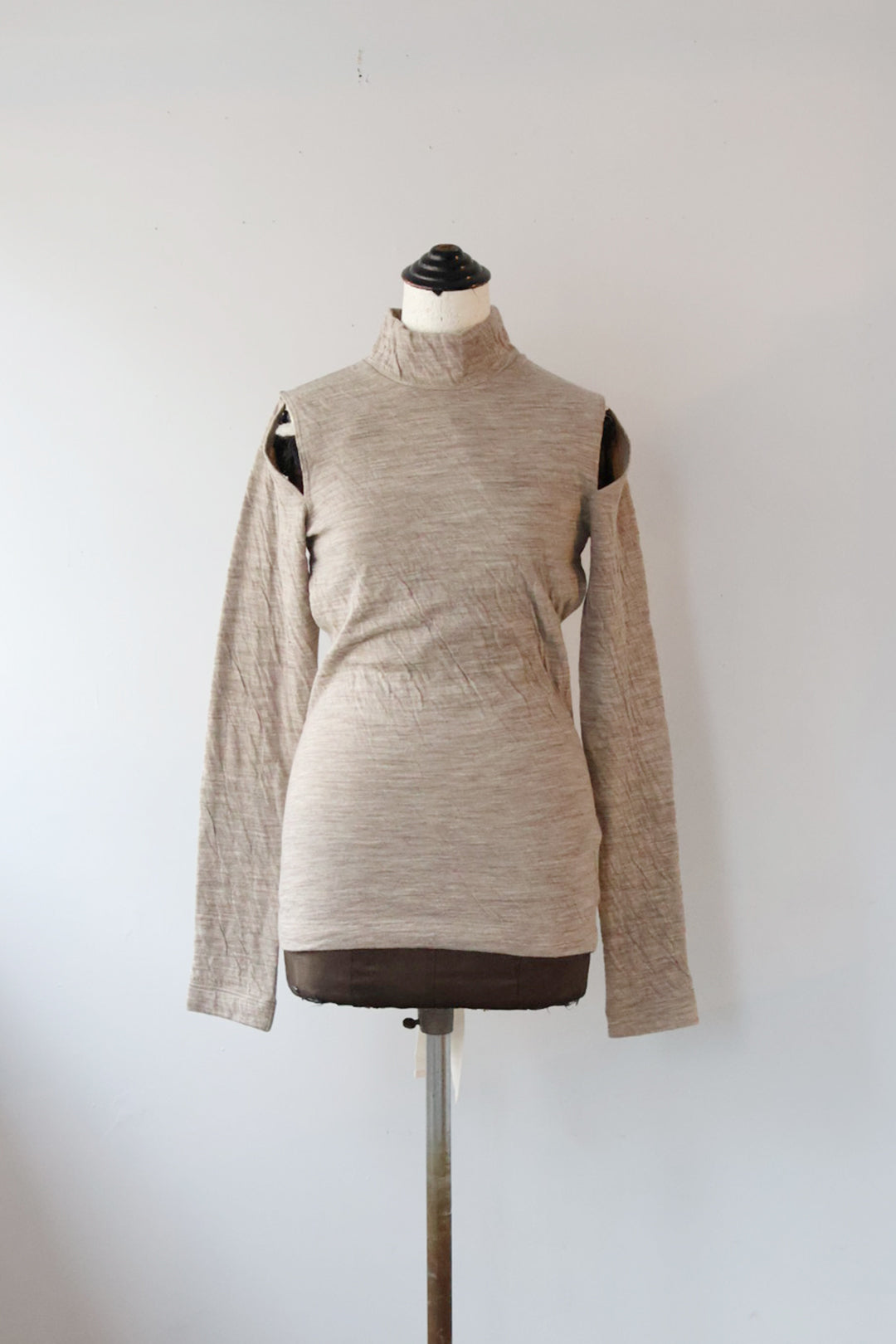 TANAKA "High-Neck Jersey Top" (beige)