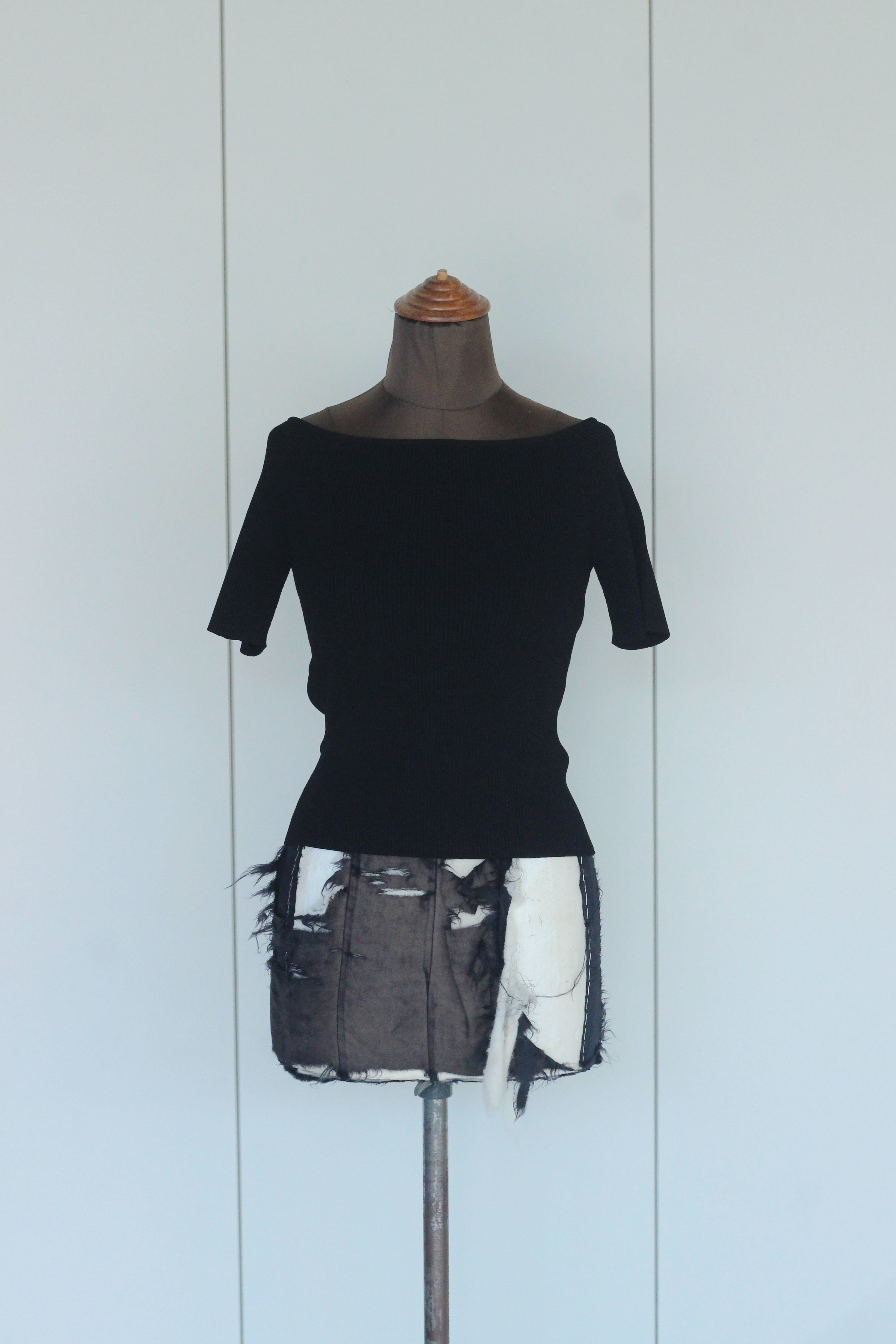 NICENICE MOMENT "OPEN SHOULDER SHELL" (black)