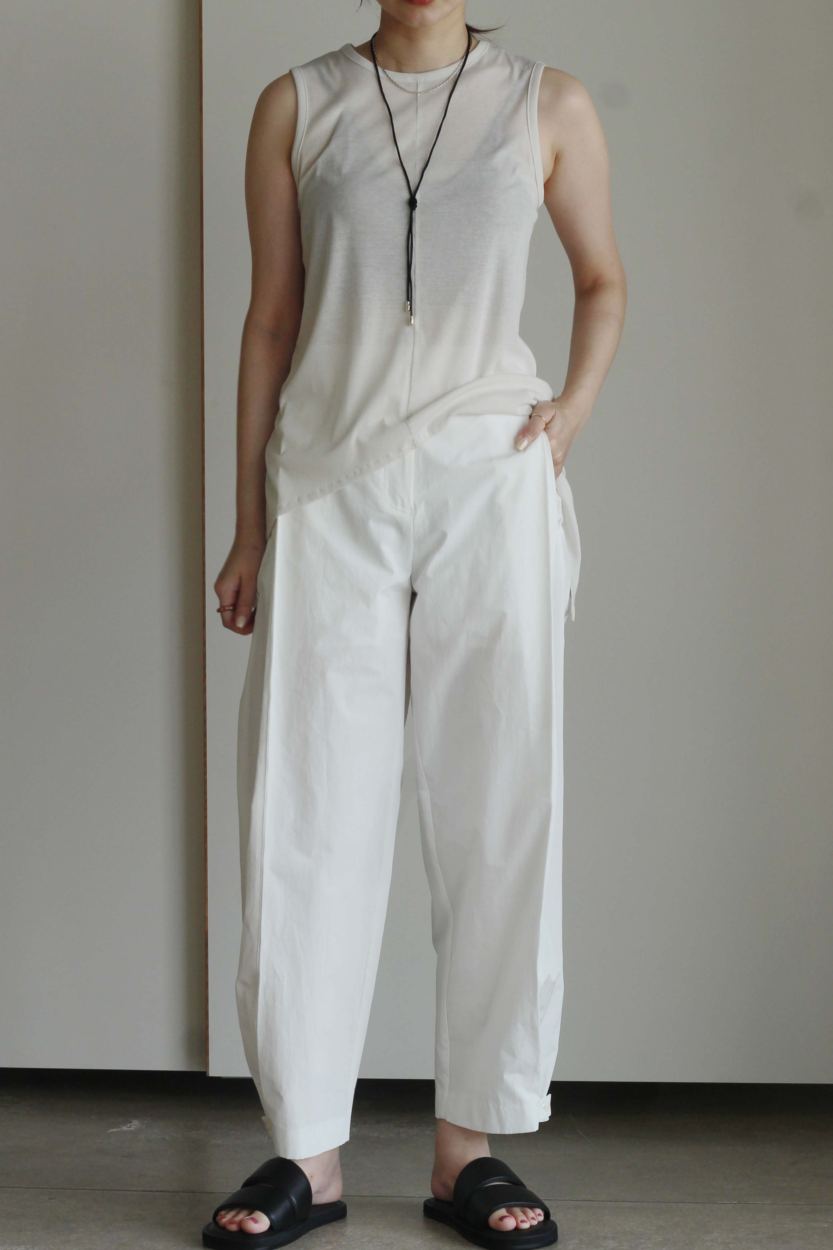 AMOMENT "button garconne pants" (white)