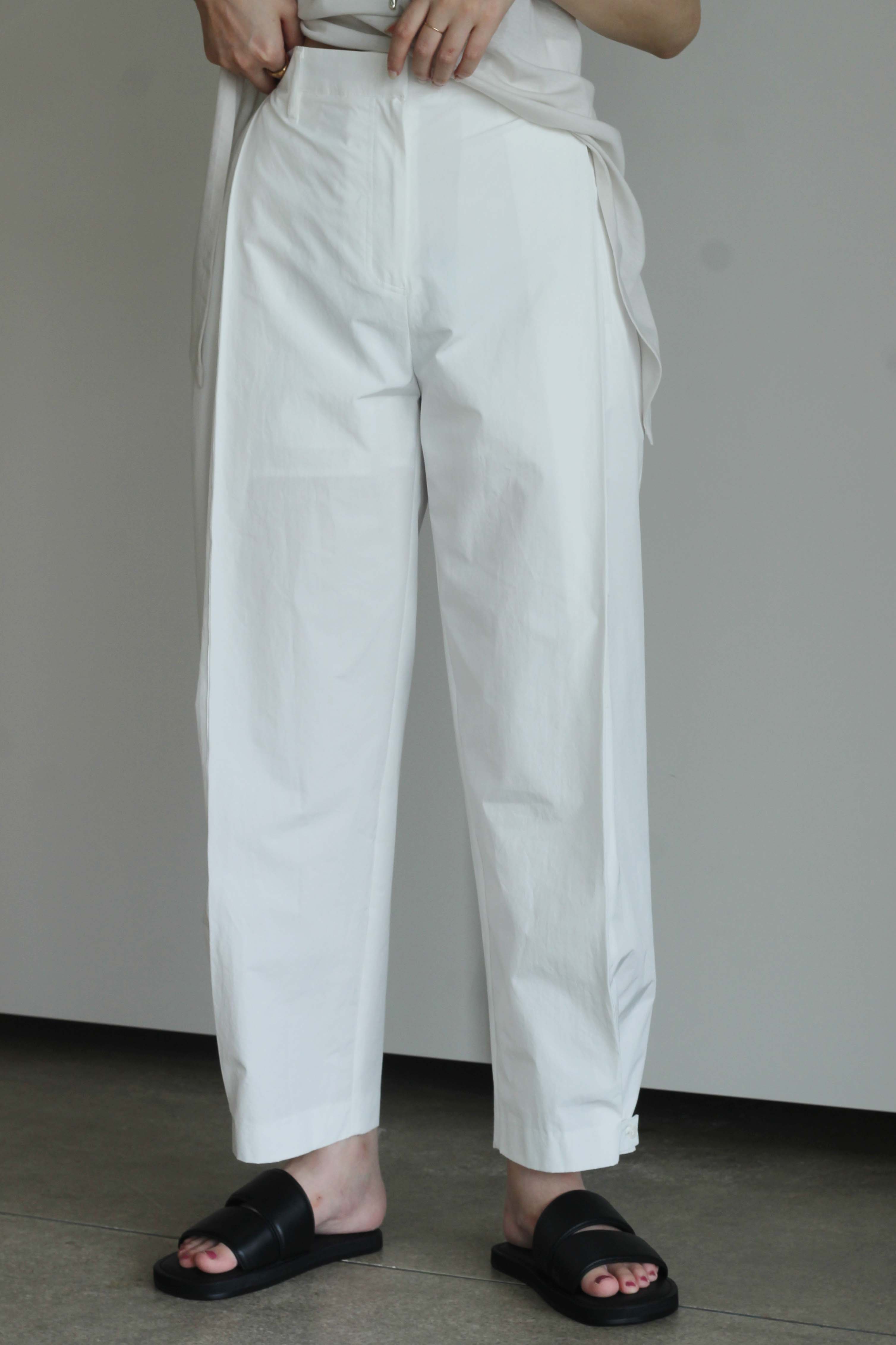AMOMENT "button garconne pants" (white)