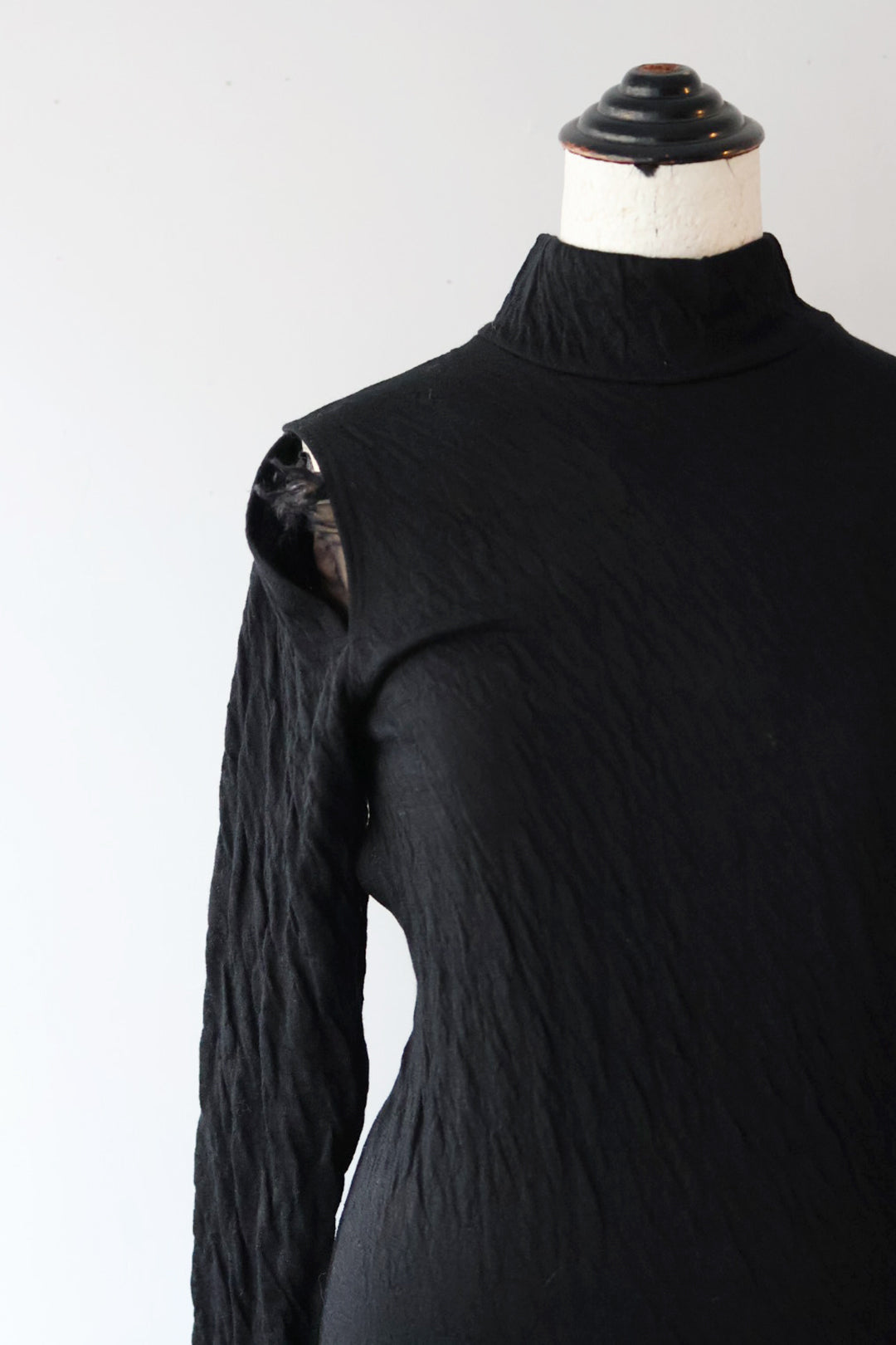 TANAKA "High-Neck Jersey Top" (black)