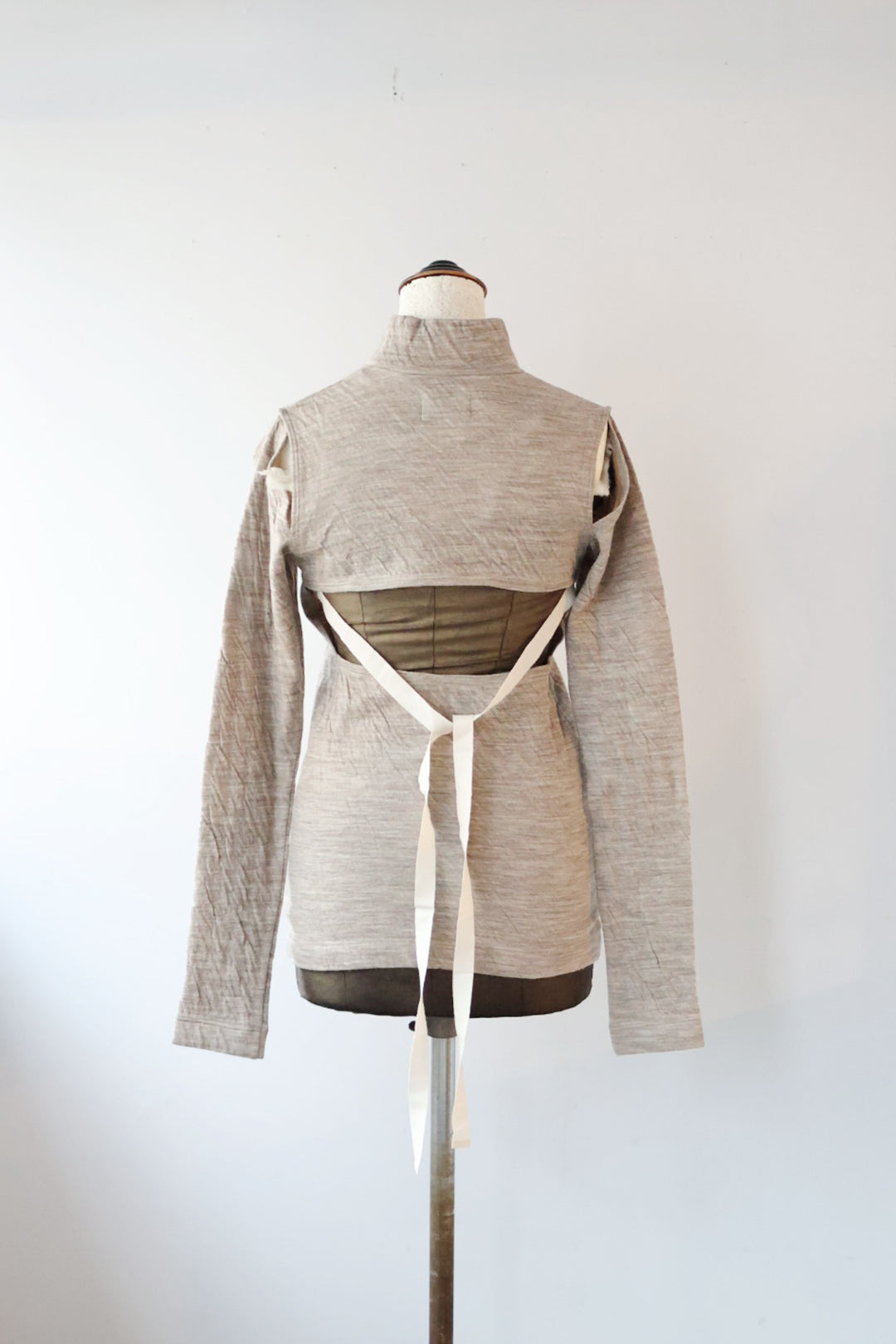 TANAKA "High-Neck Jersey Top" (beige)