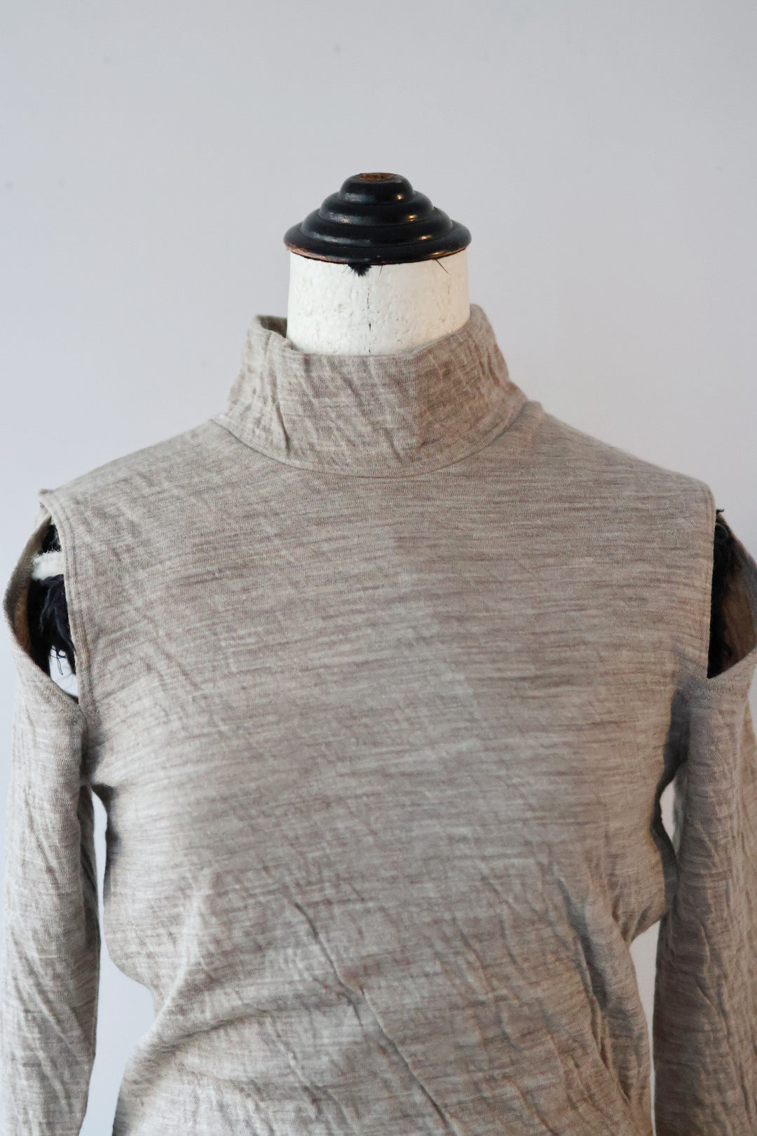 TANAKA "High-Neck Jersey Top" (beige)