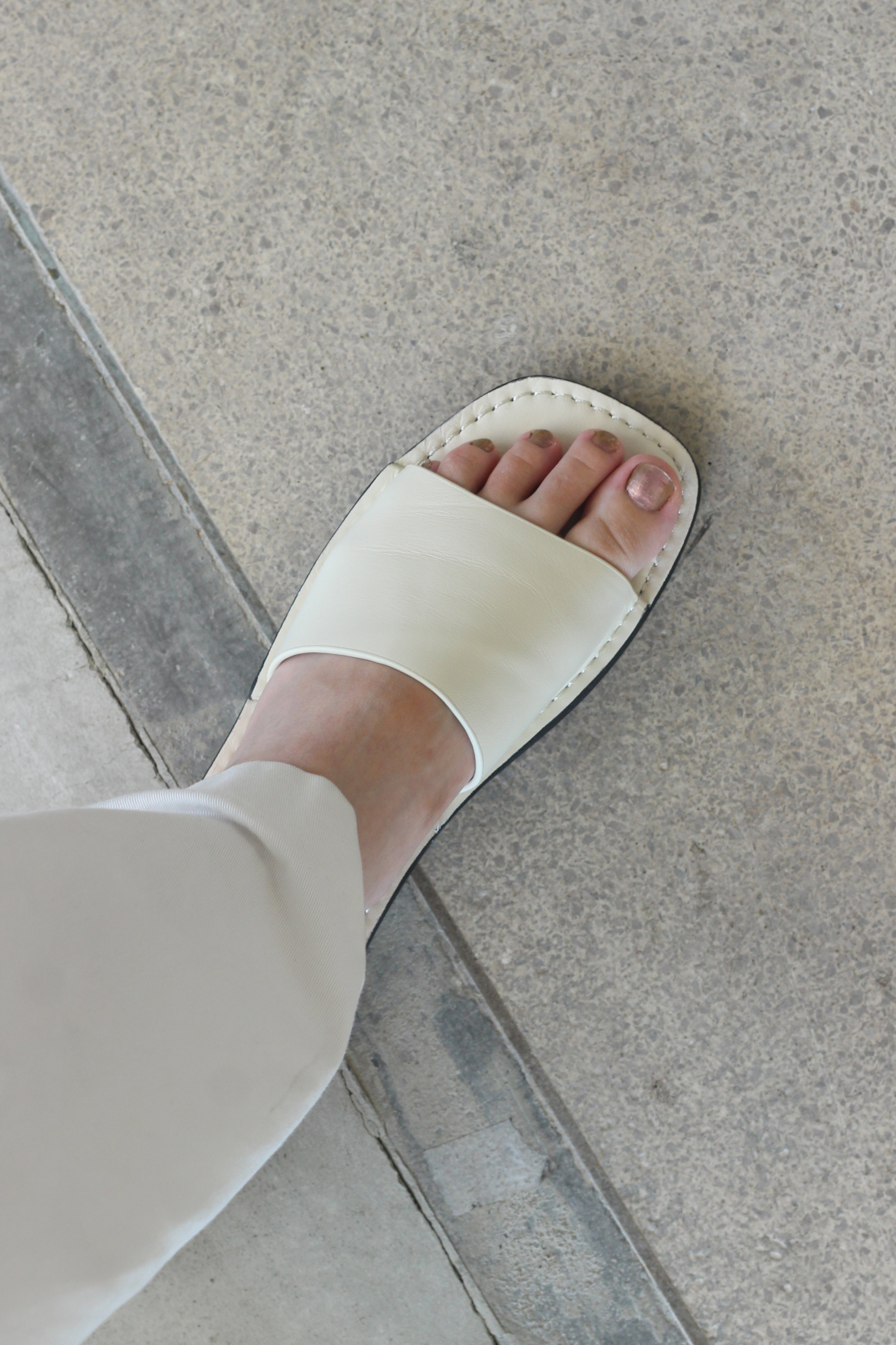 Waa studios "GÔ SANDALS" (ivory)