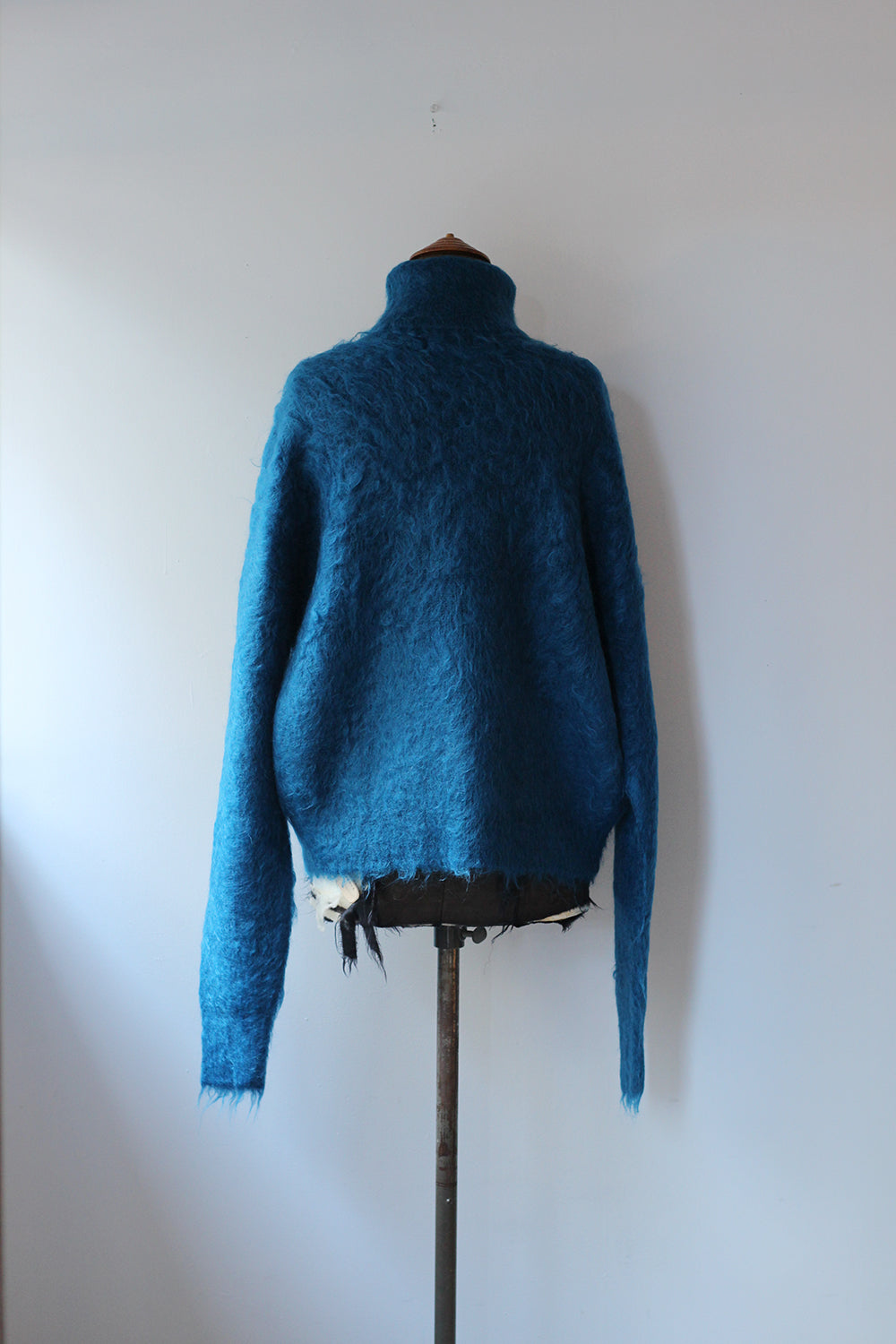 ERIKO KATORI "kid mohair turtle neck knit" (blue)