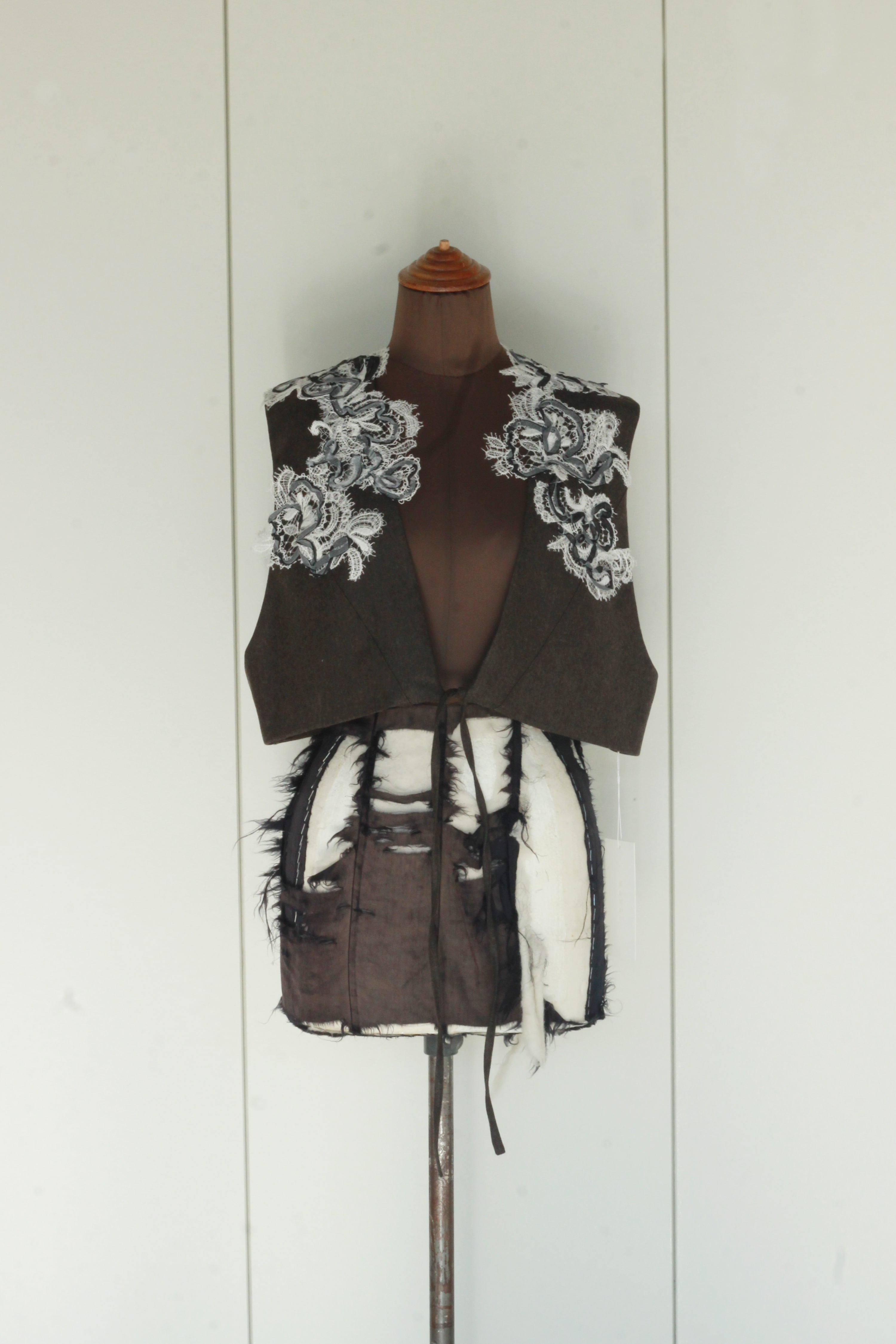 MARGE "wool lace-trimmed short gilet" (khaki)