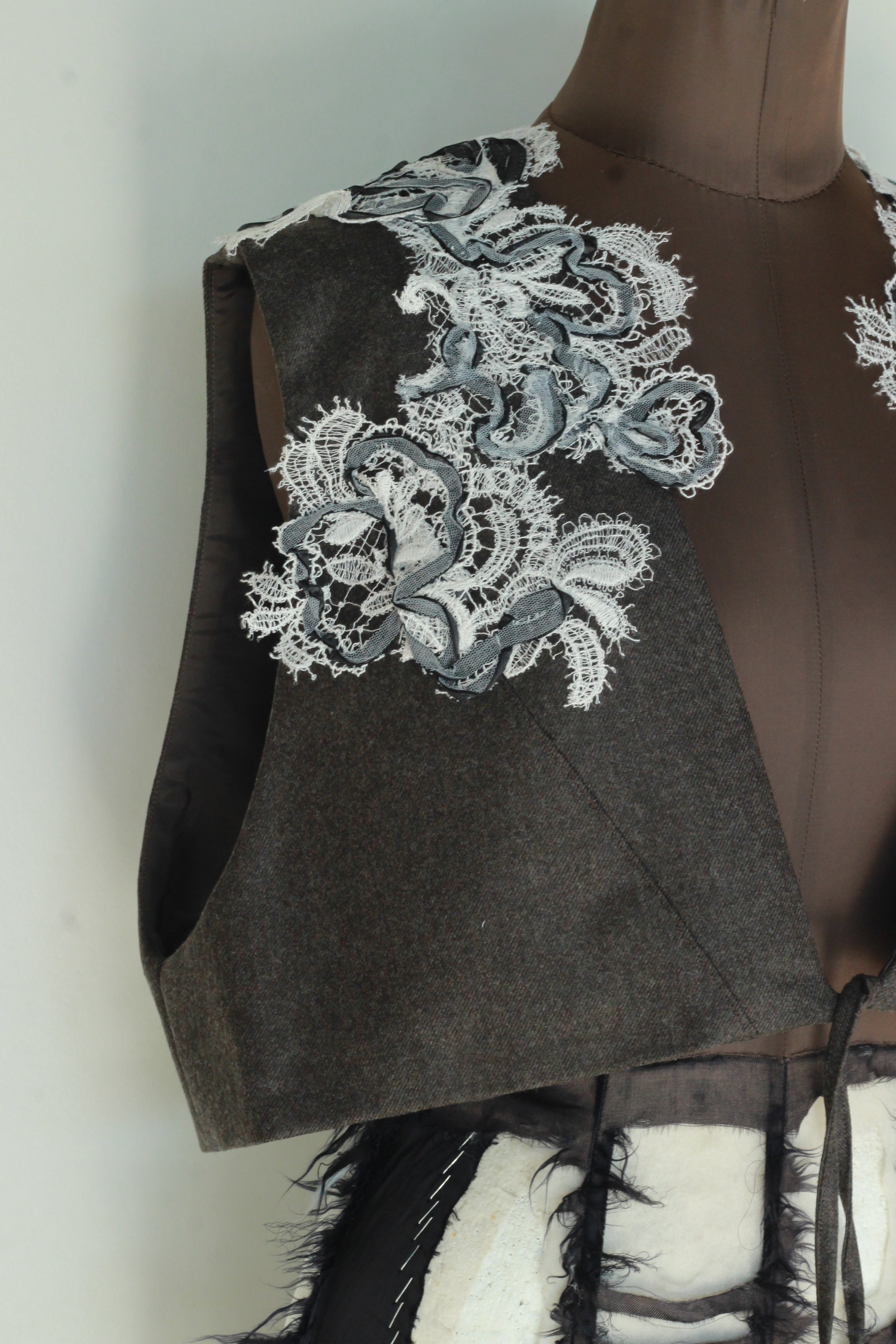 MARGE "wool lace-trimmed short gilet" (khaki)