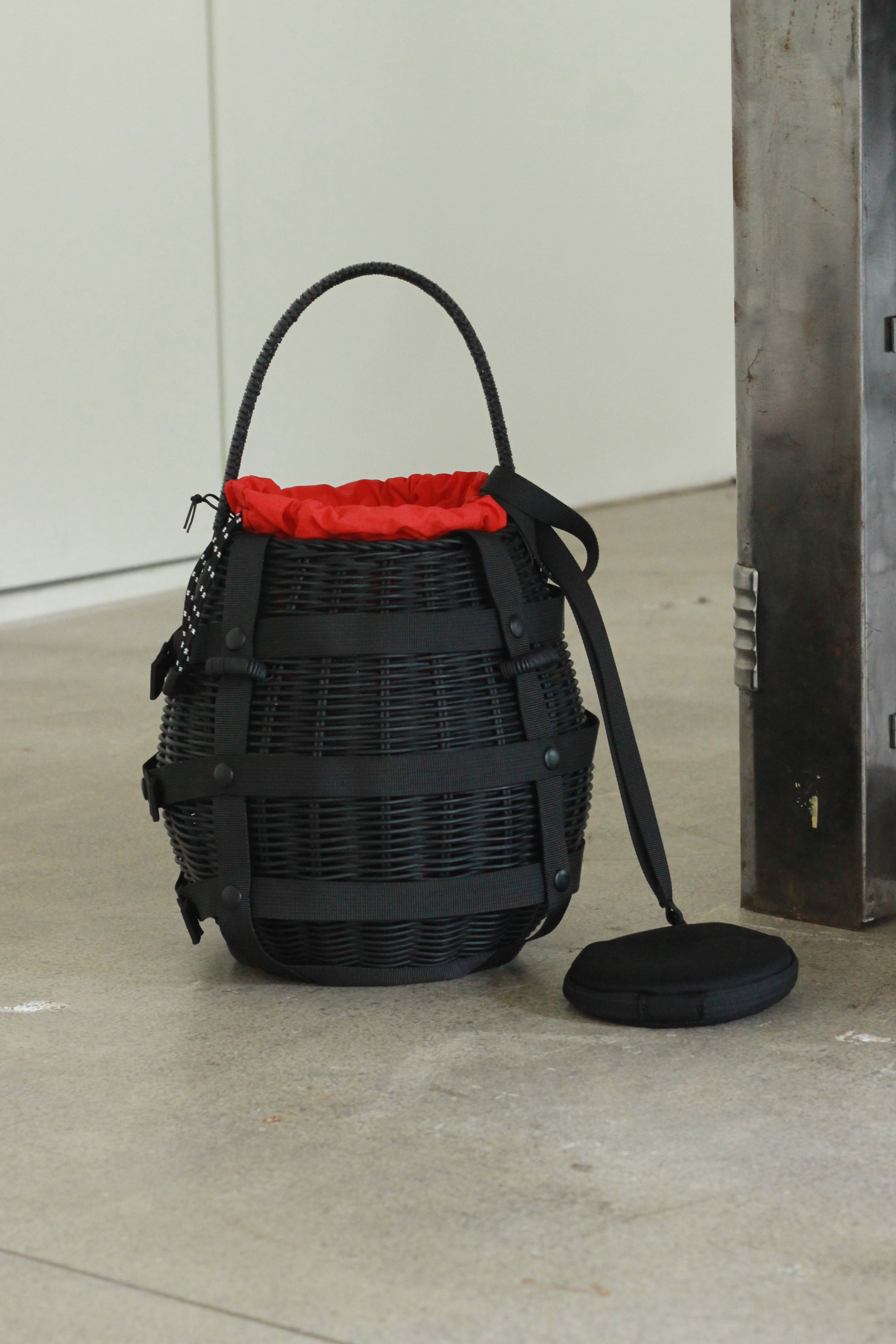 JUN MIKAMI "bomber basket bag" (black)