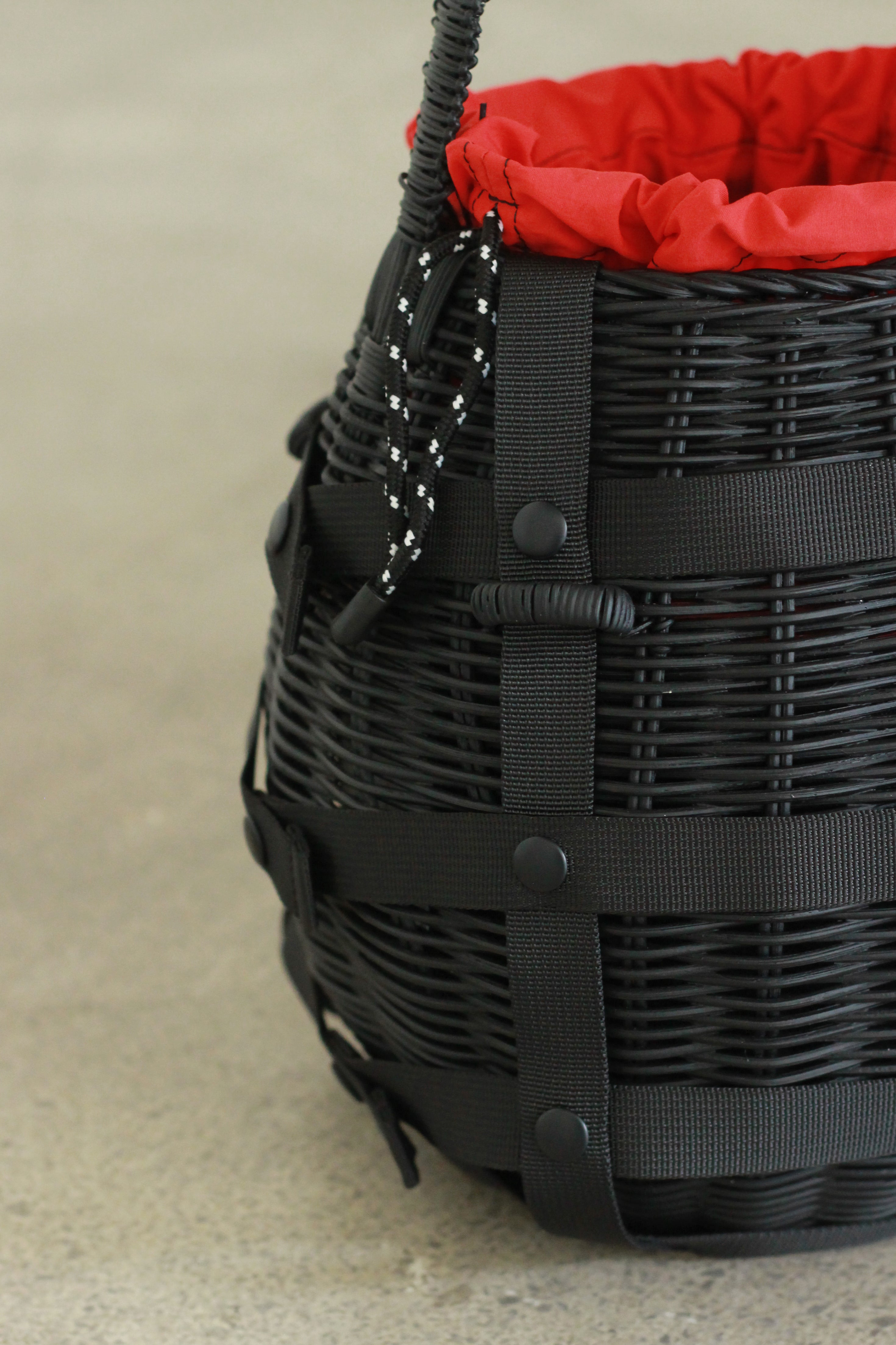 JUN MIKAMI "bomber basket bag" (black)