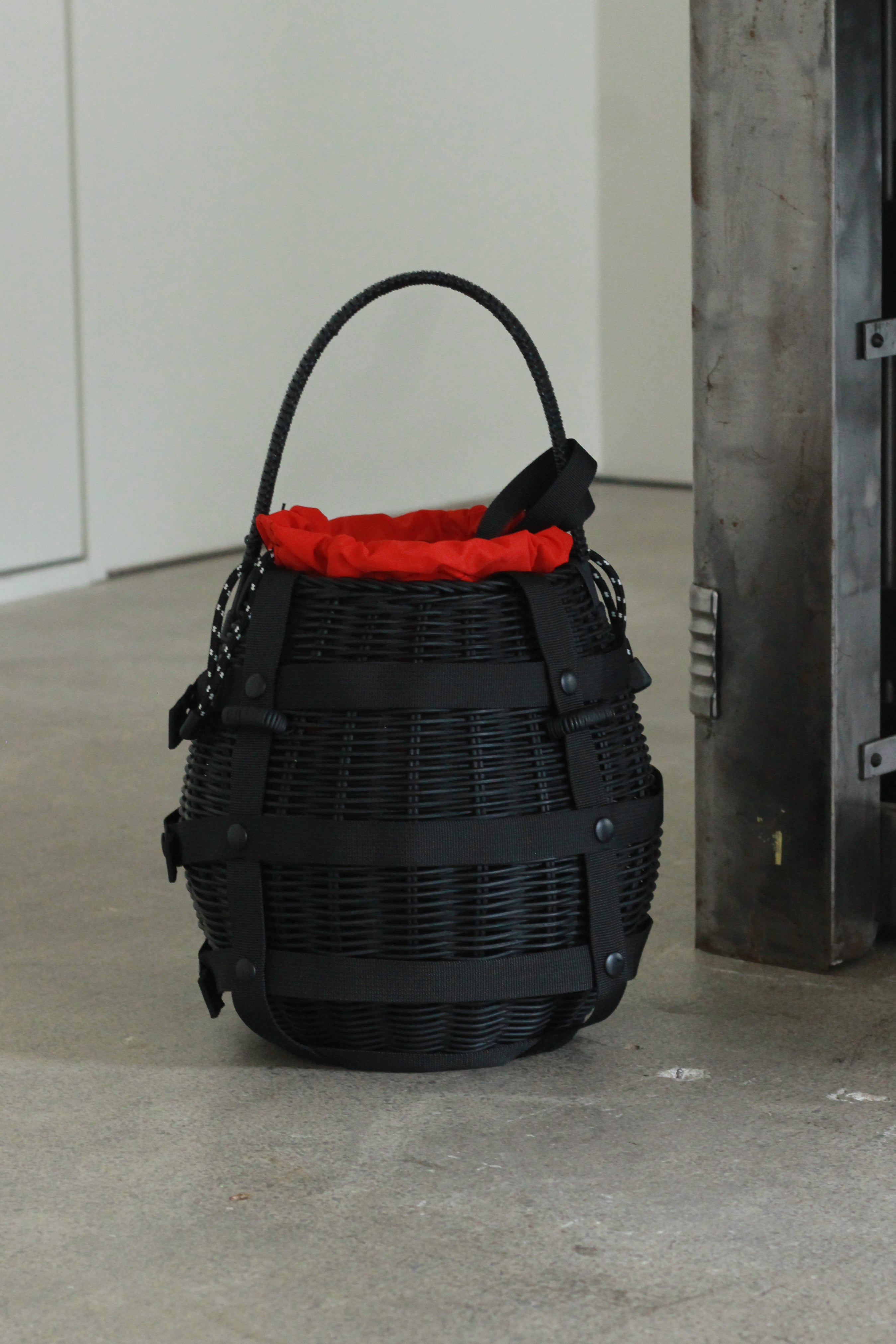 JUN MIKAMI "bomber basket bag" (black)