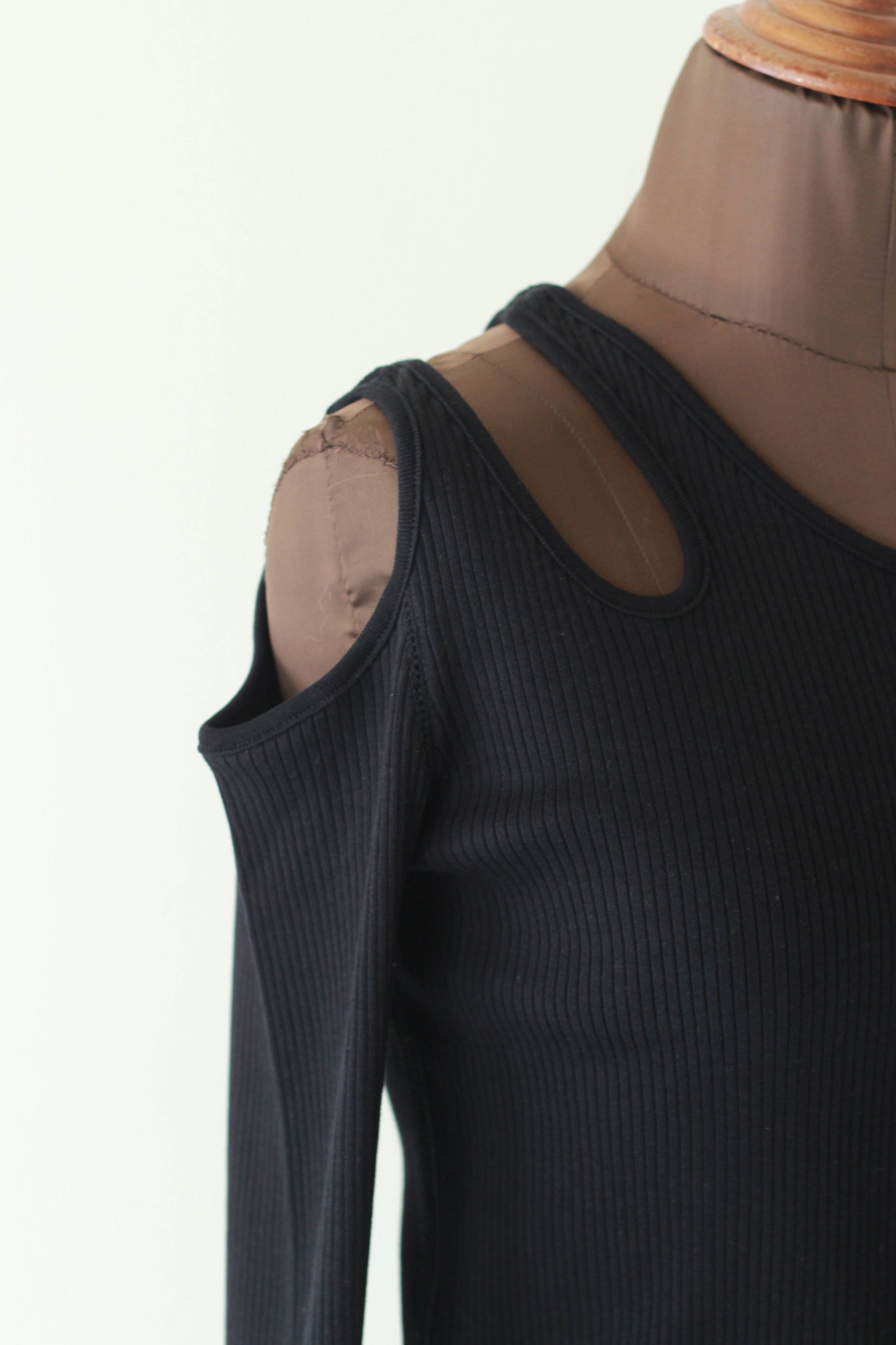 HAKUJI "Organic cotton shoulder hole LS" (black)