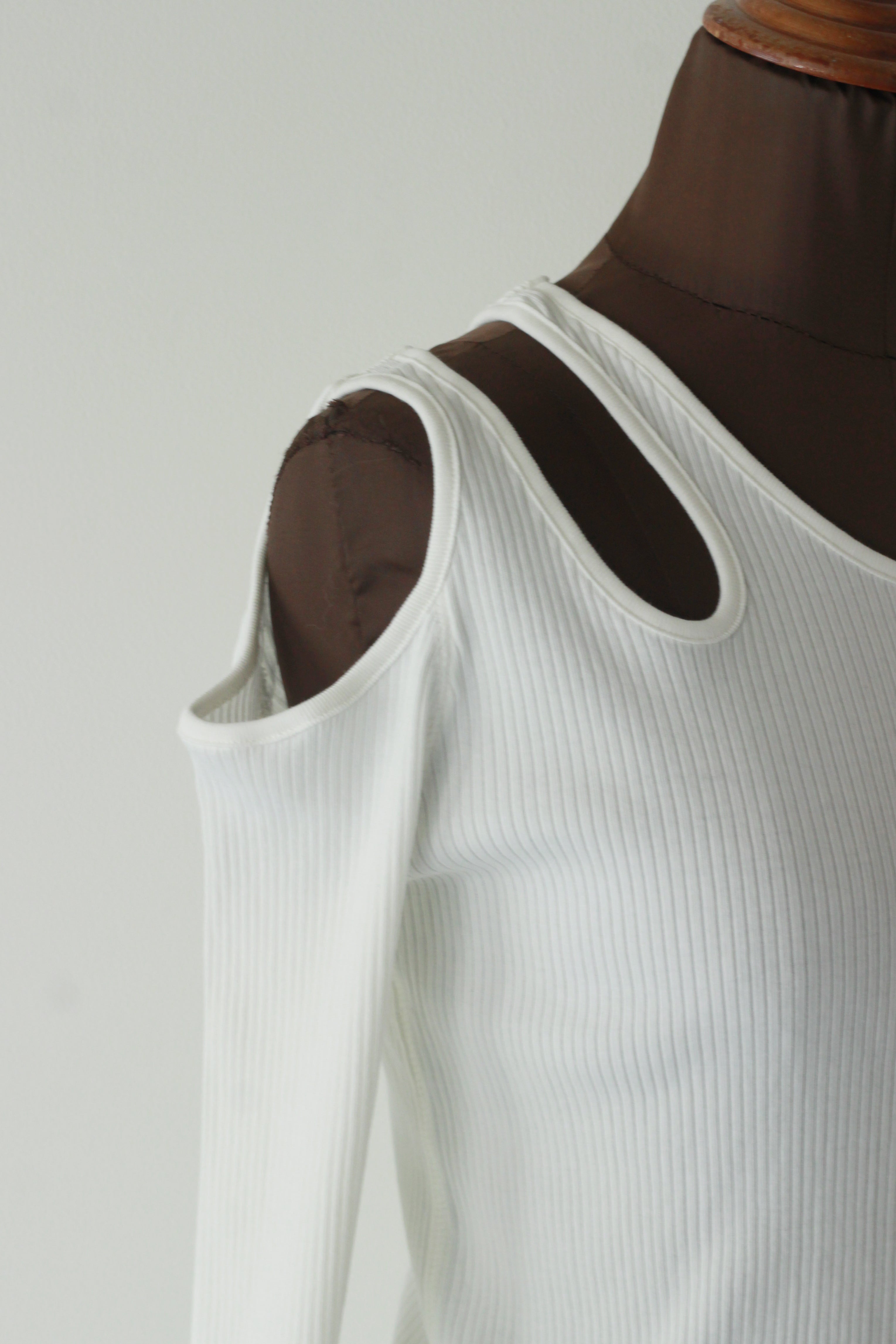 HAKUJI "Organic cotton shoulder hole LS" (white)
