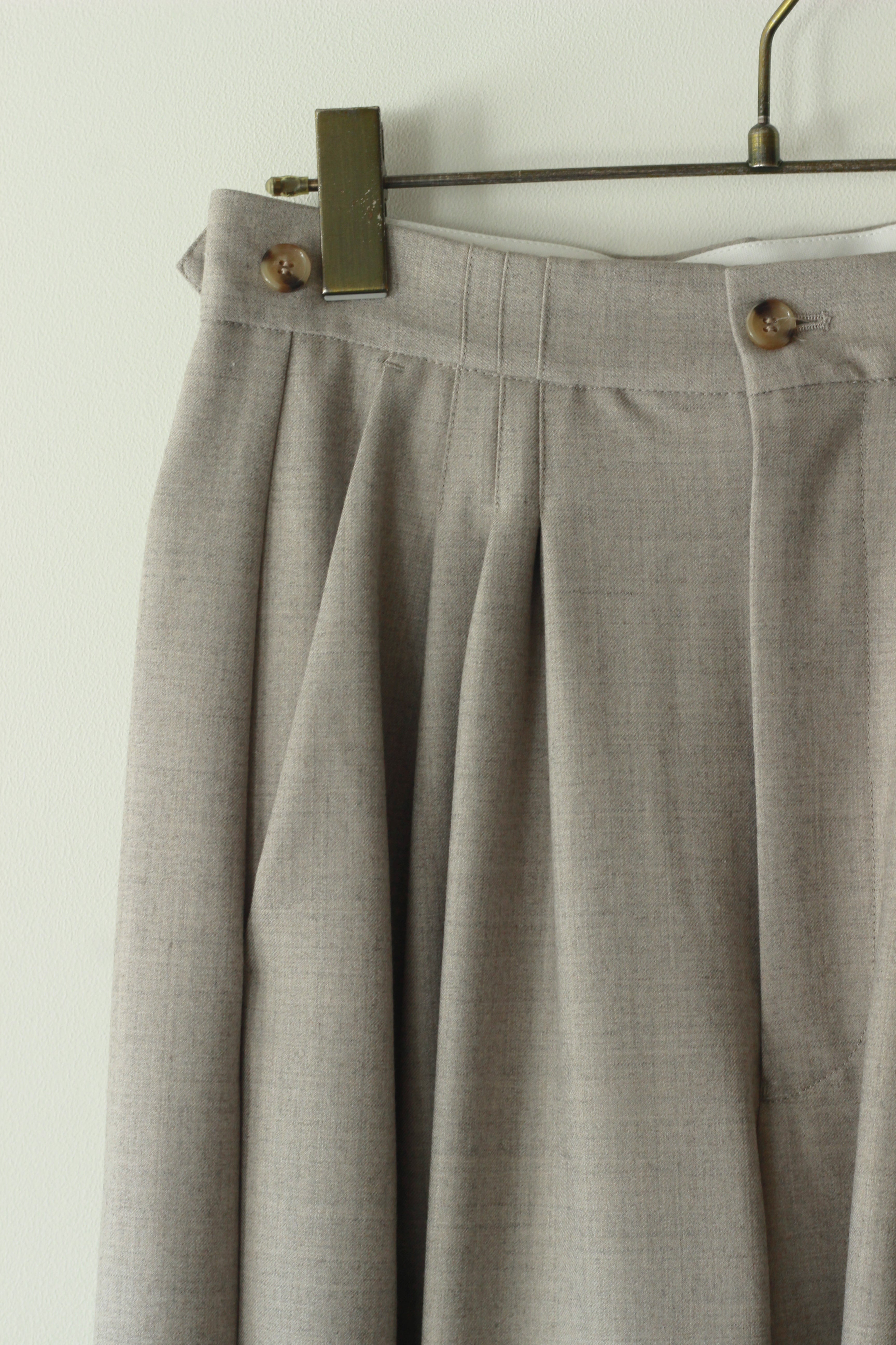 VILLD "wool tuck pants" (sand beige)
