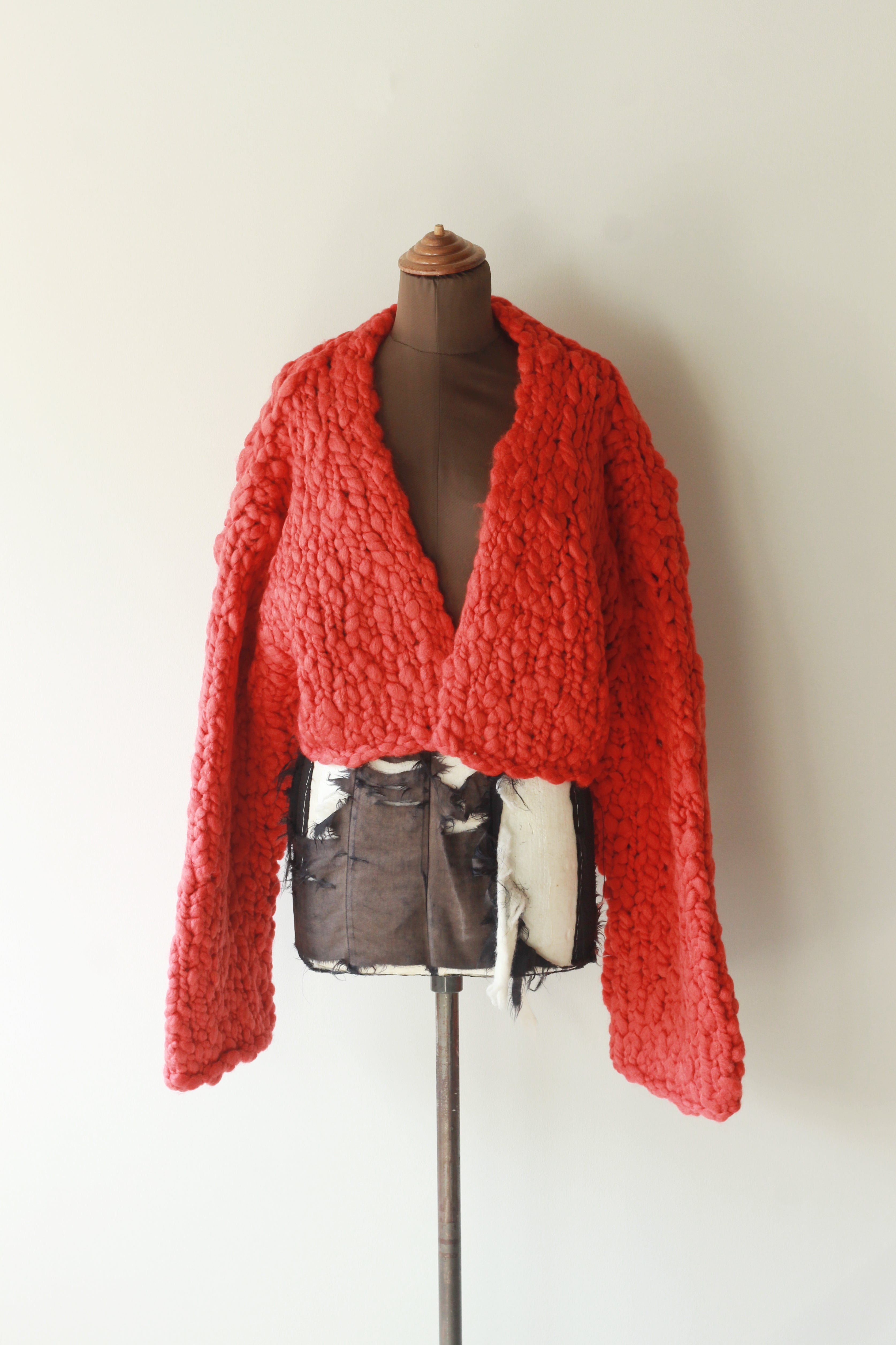 HAKUJI "Hand-knitted cardigan" (red)