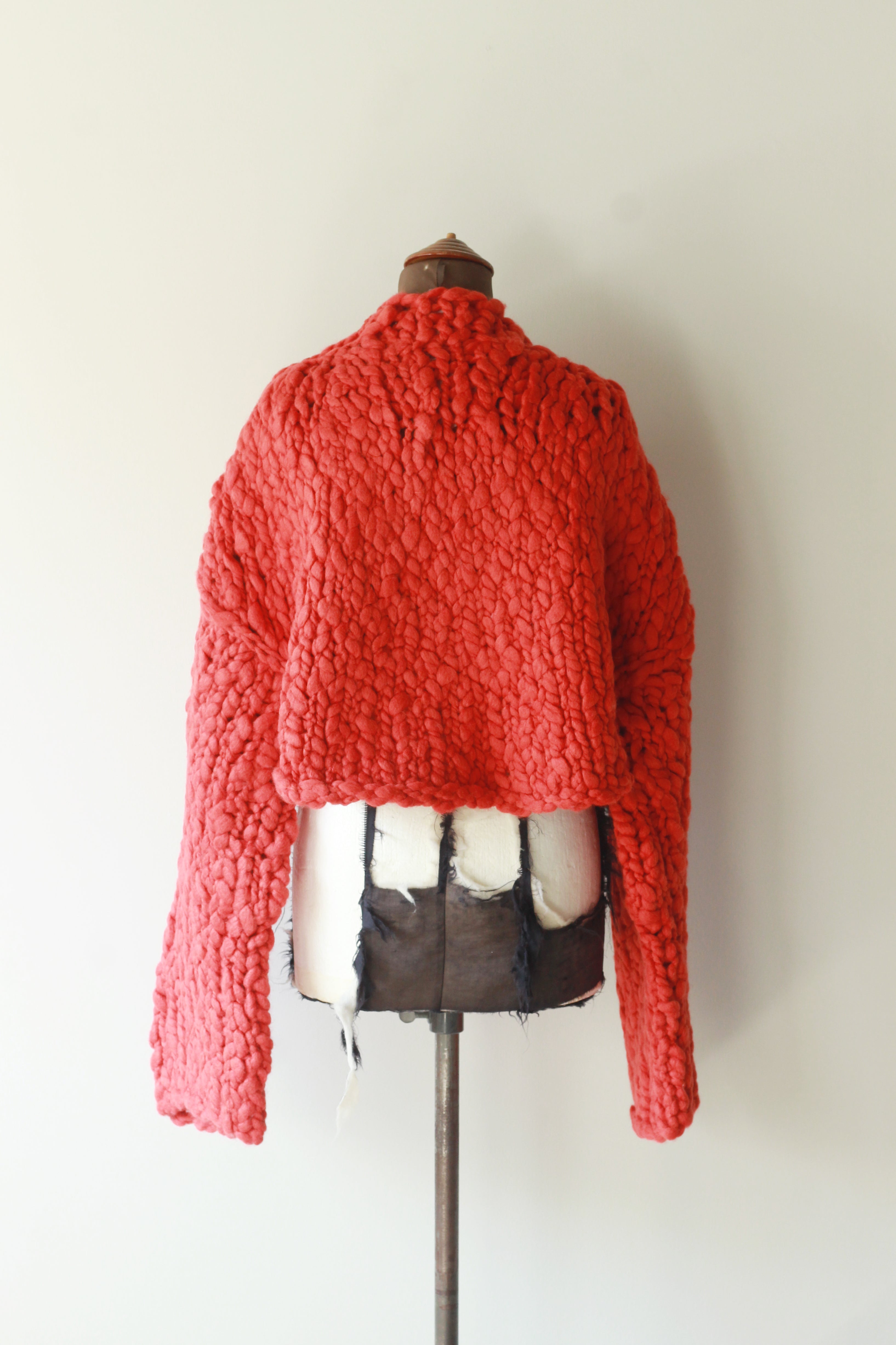 HAKUJI "Hand-knitted cardigan" (red)