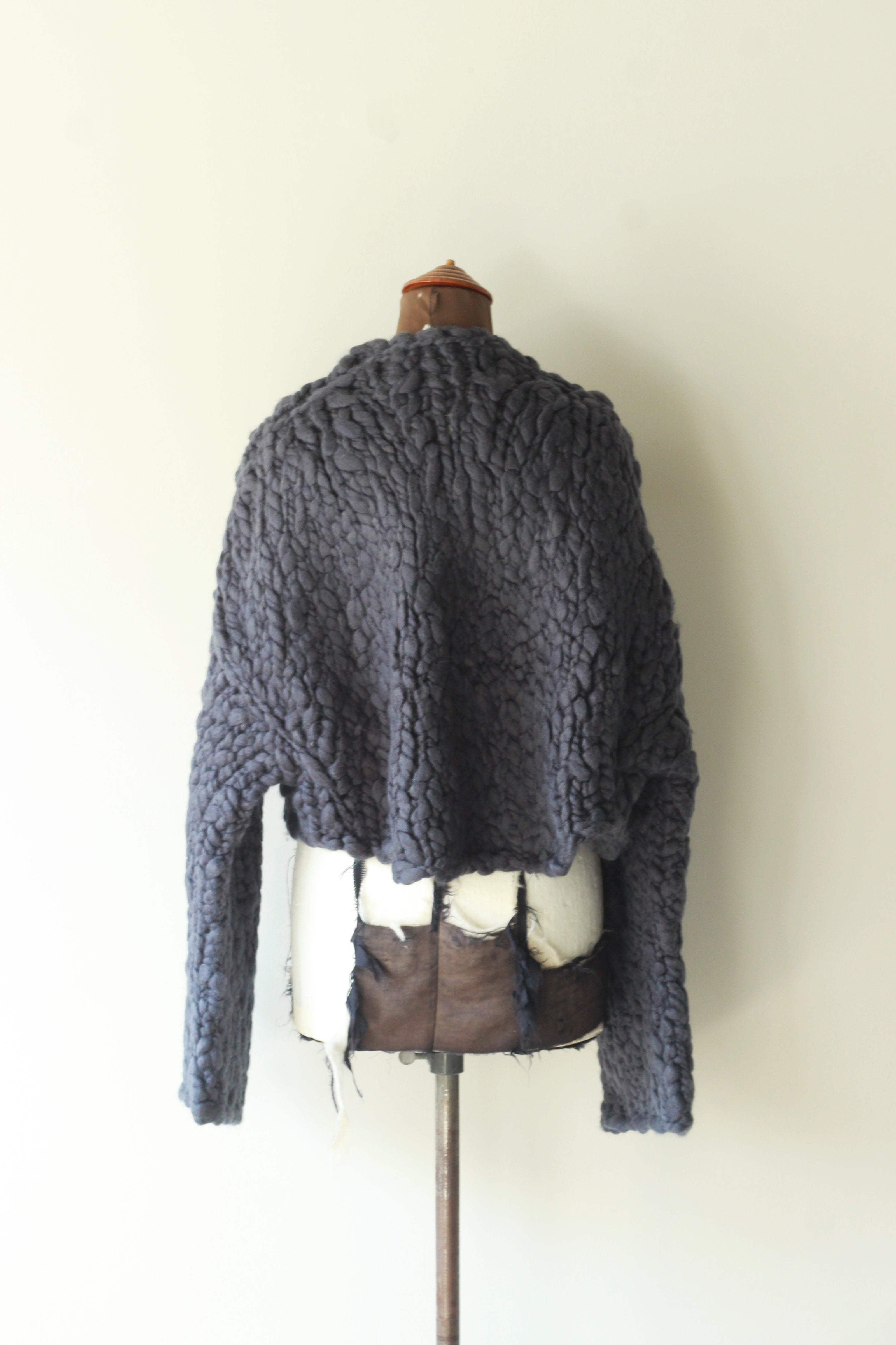 HAKUJI "Hand-knitted cardigan" (blue gray)