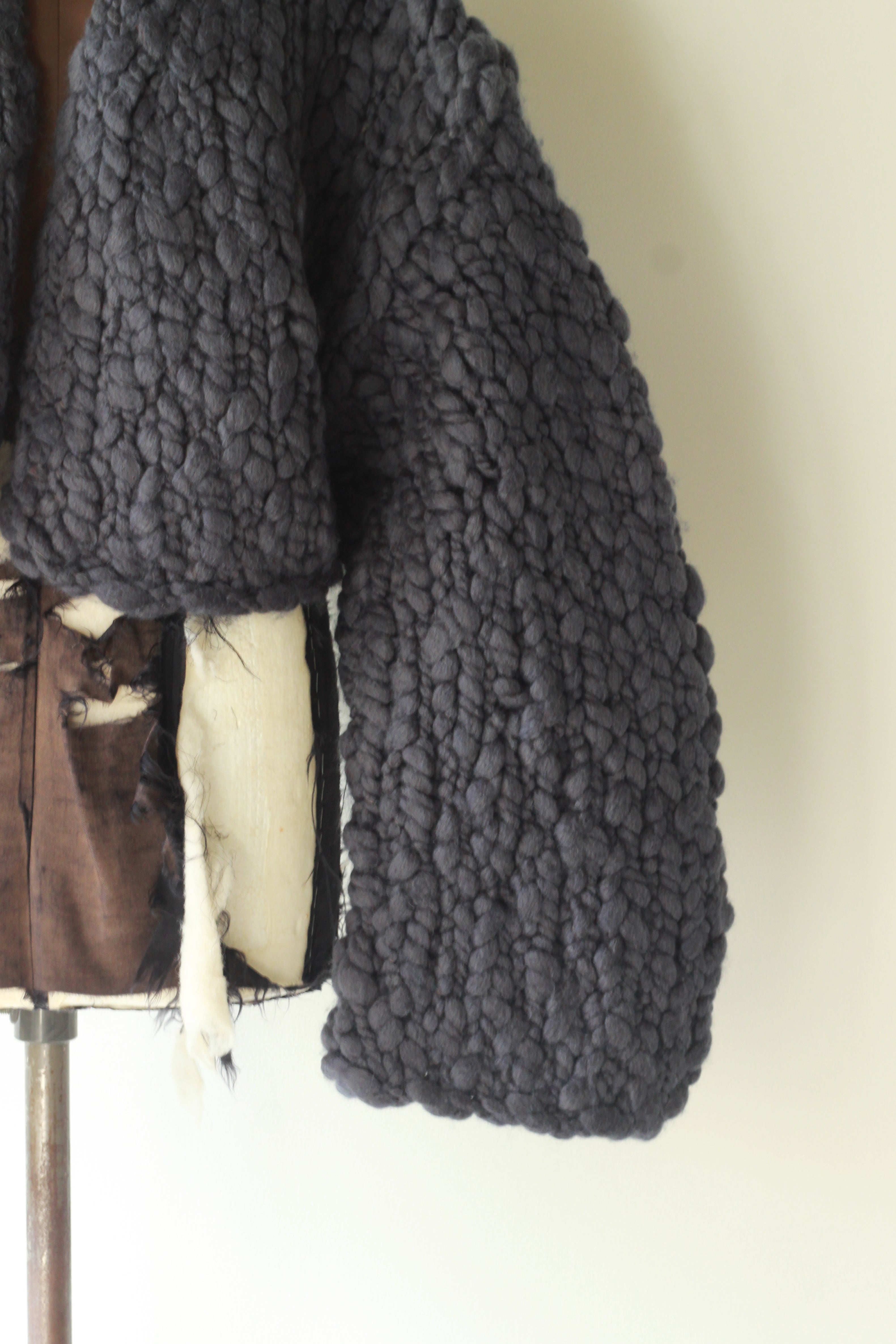 HAKUJI "Hand-knitted cardigan" (blue gray)