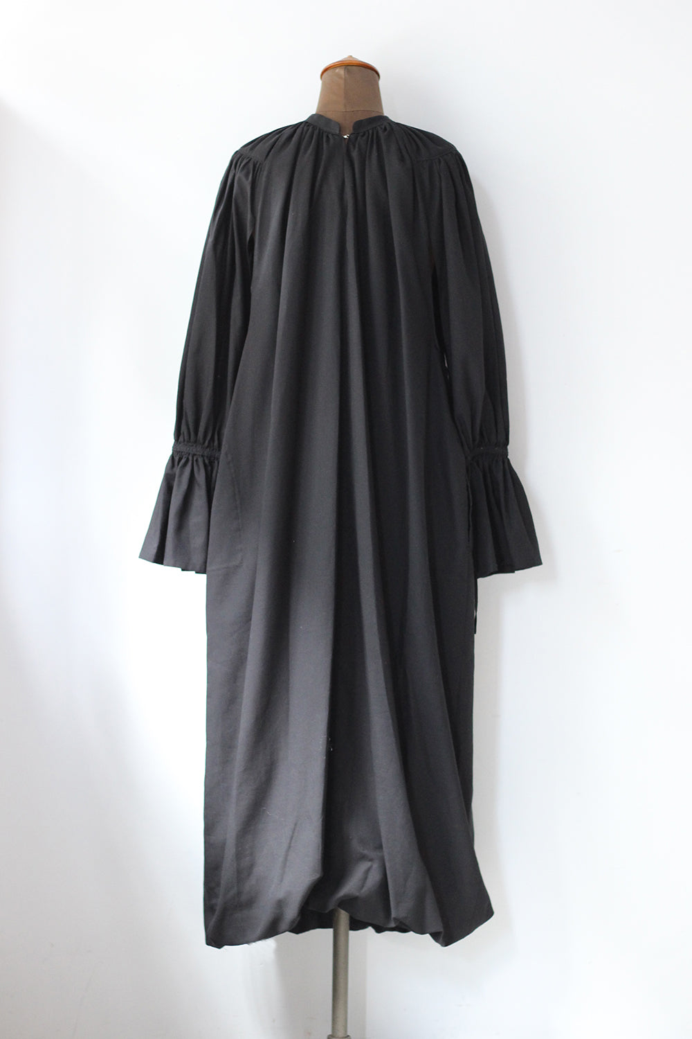 WRYHT "GATHERED SLEEVE FOLK DRESS" (black)