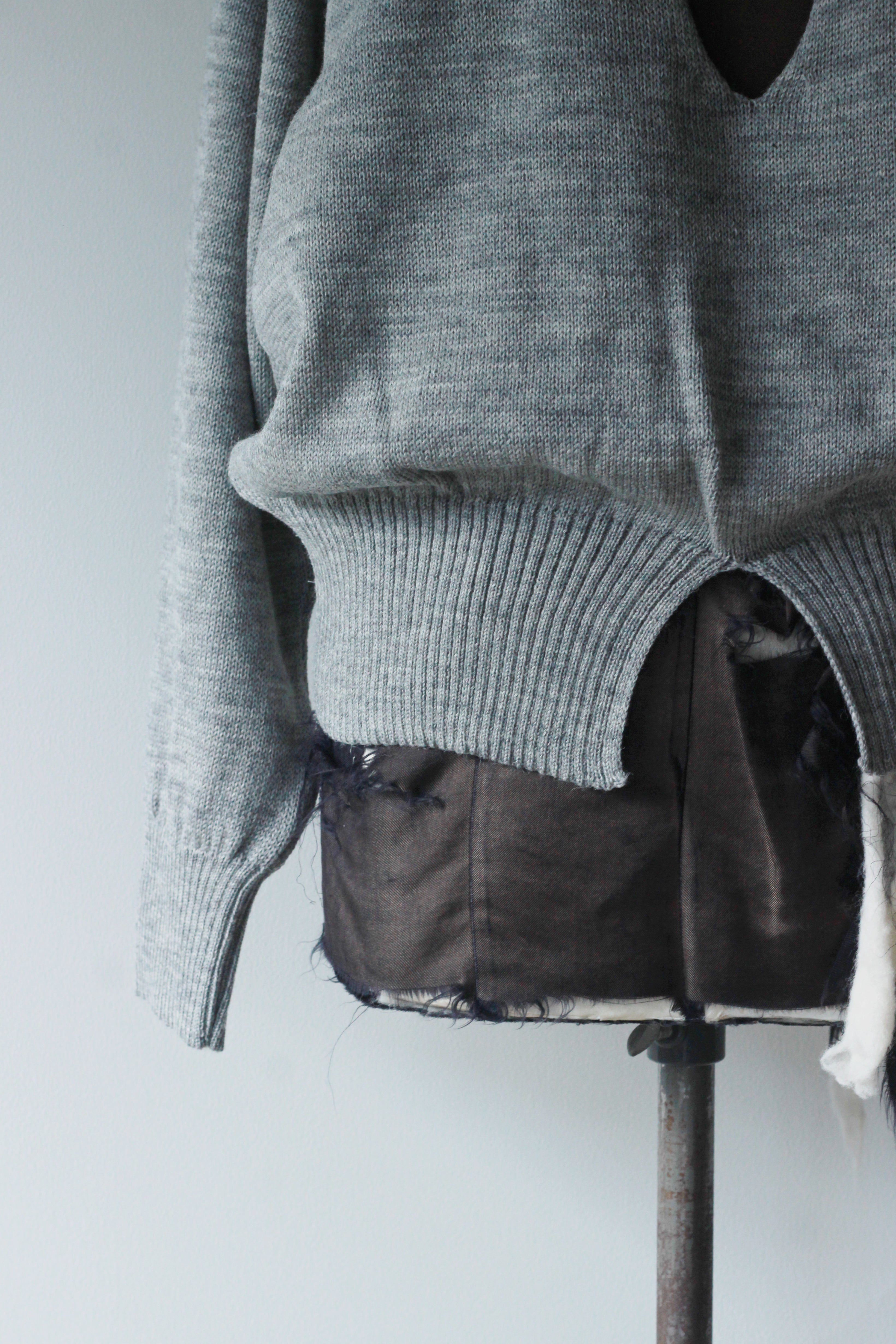 NEPLA "plunging neck p/o knit" (light gray)