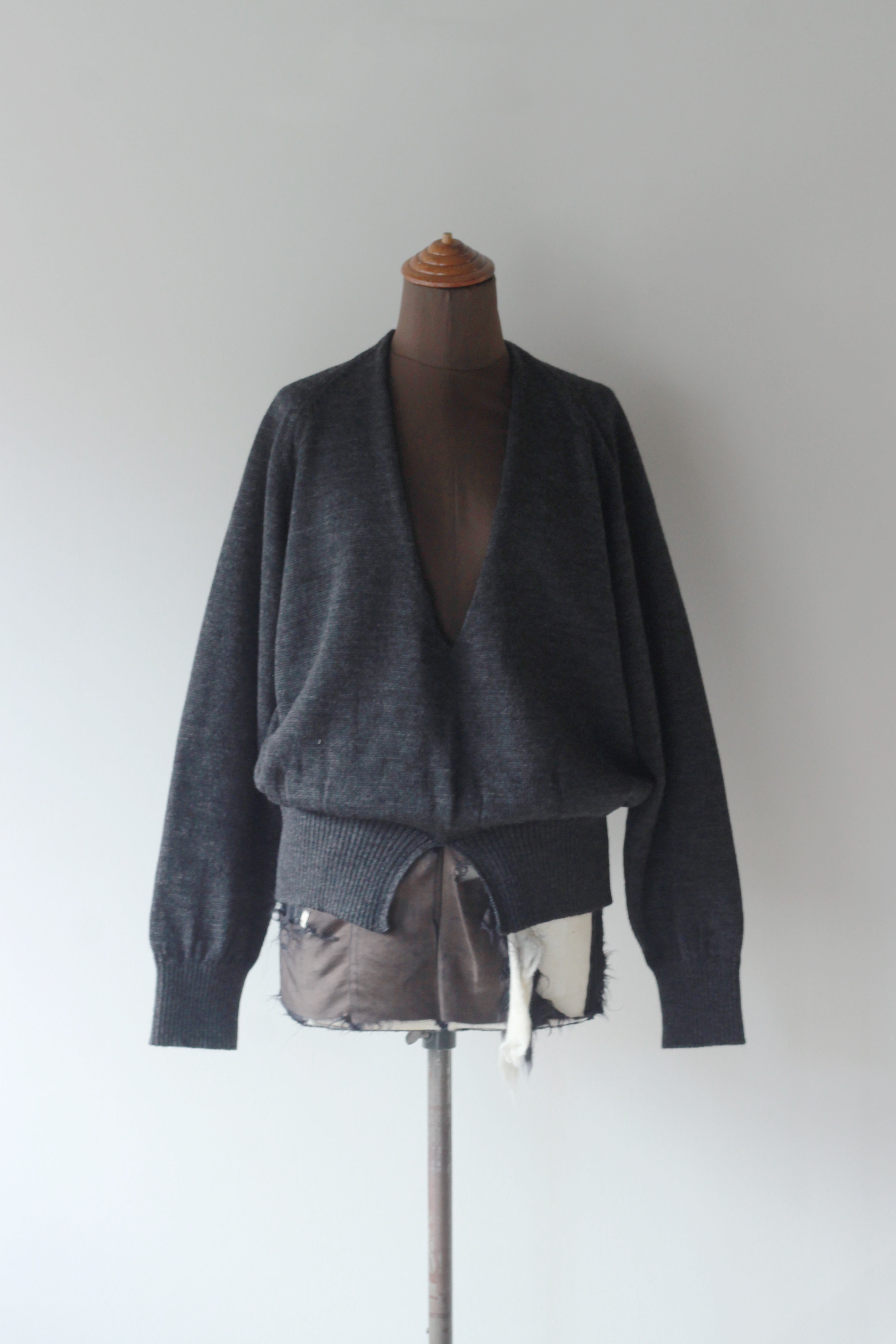 NEPLA "plunging neck p/o knit" (dark gray)