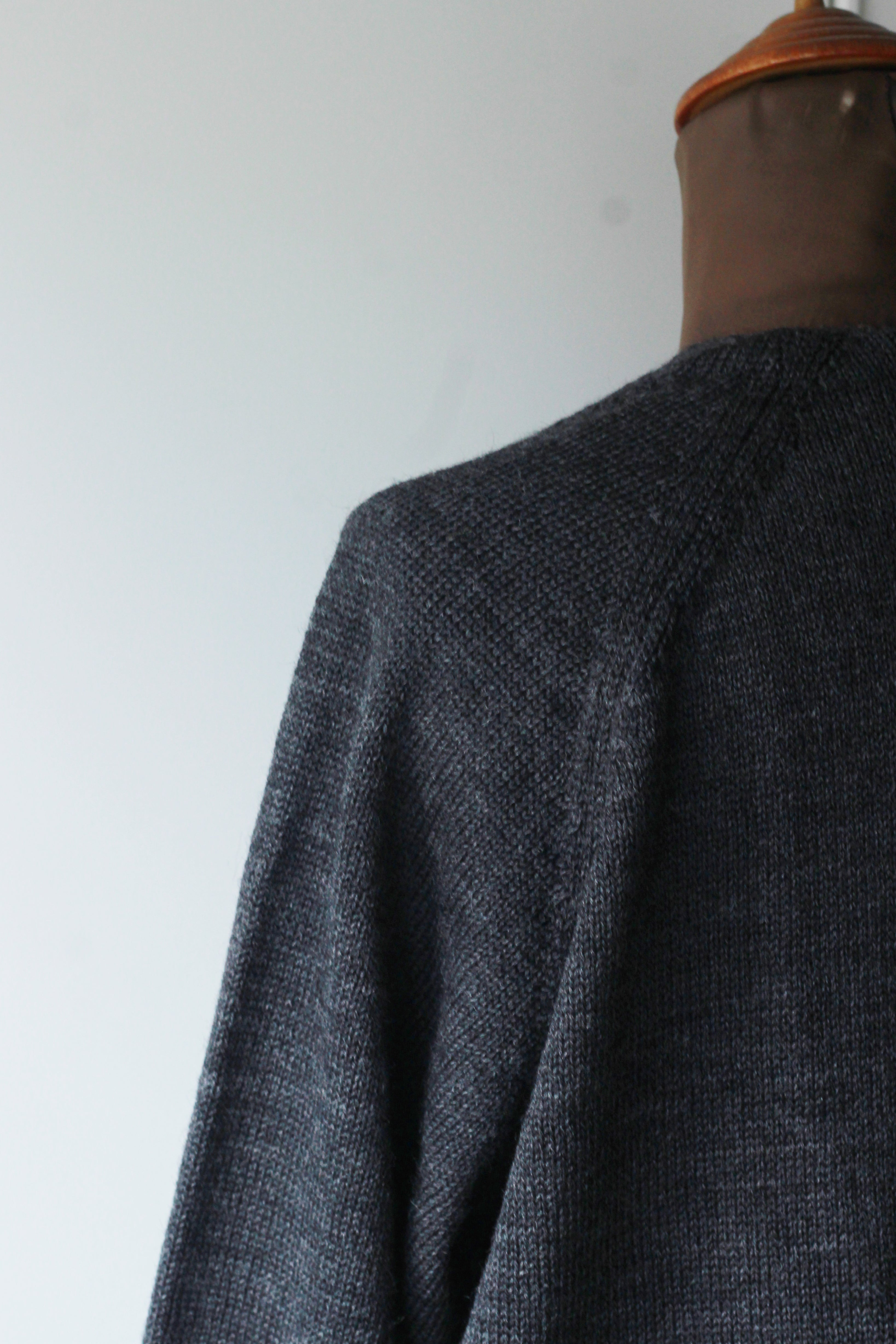 NEPLA "plunging neck p/o knit" (dark gray)