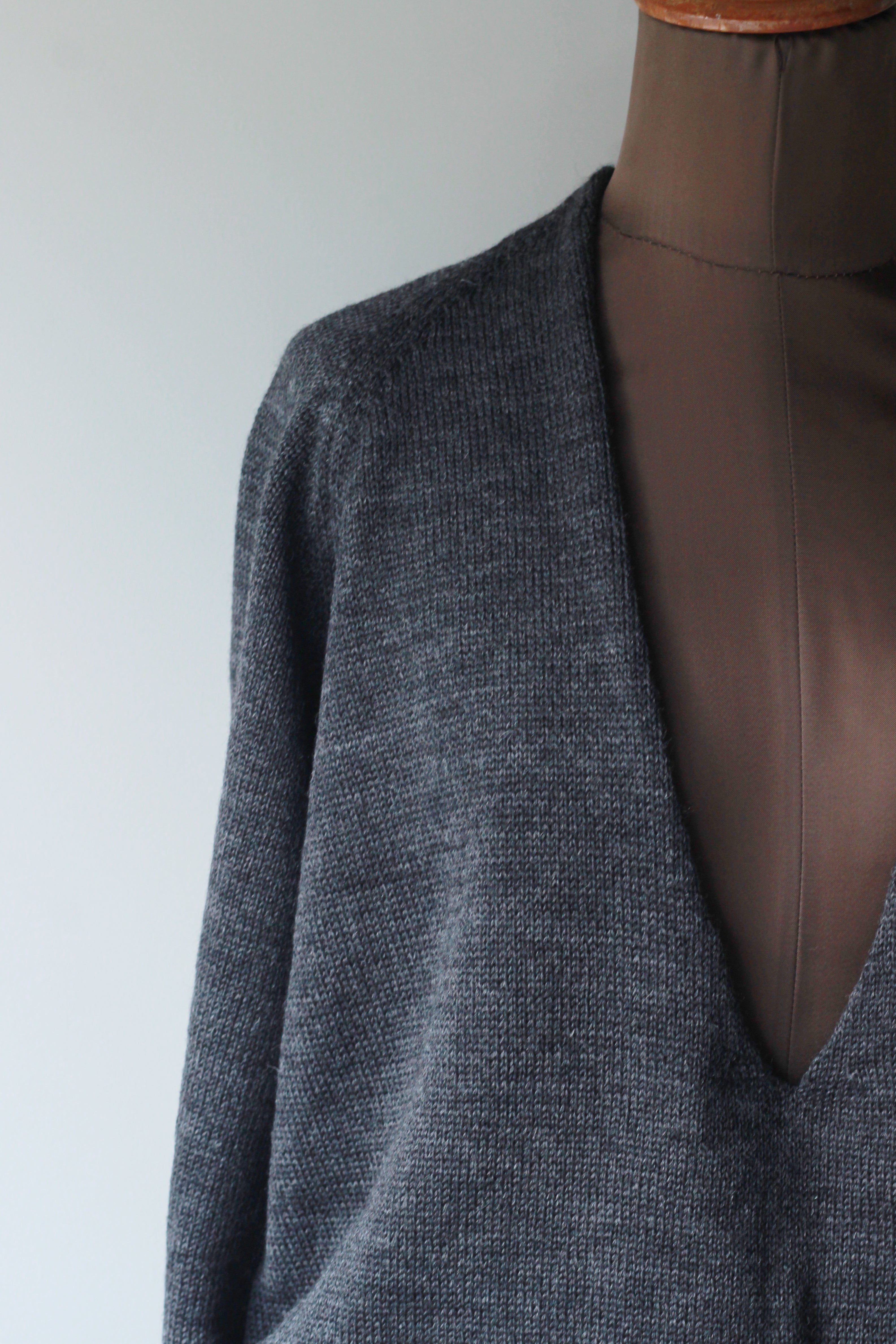 NEPLA "plunging neck p/o knit" (dark gray)