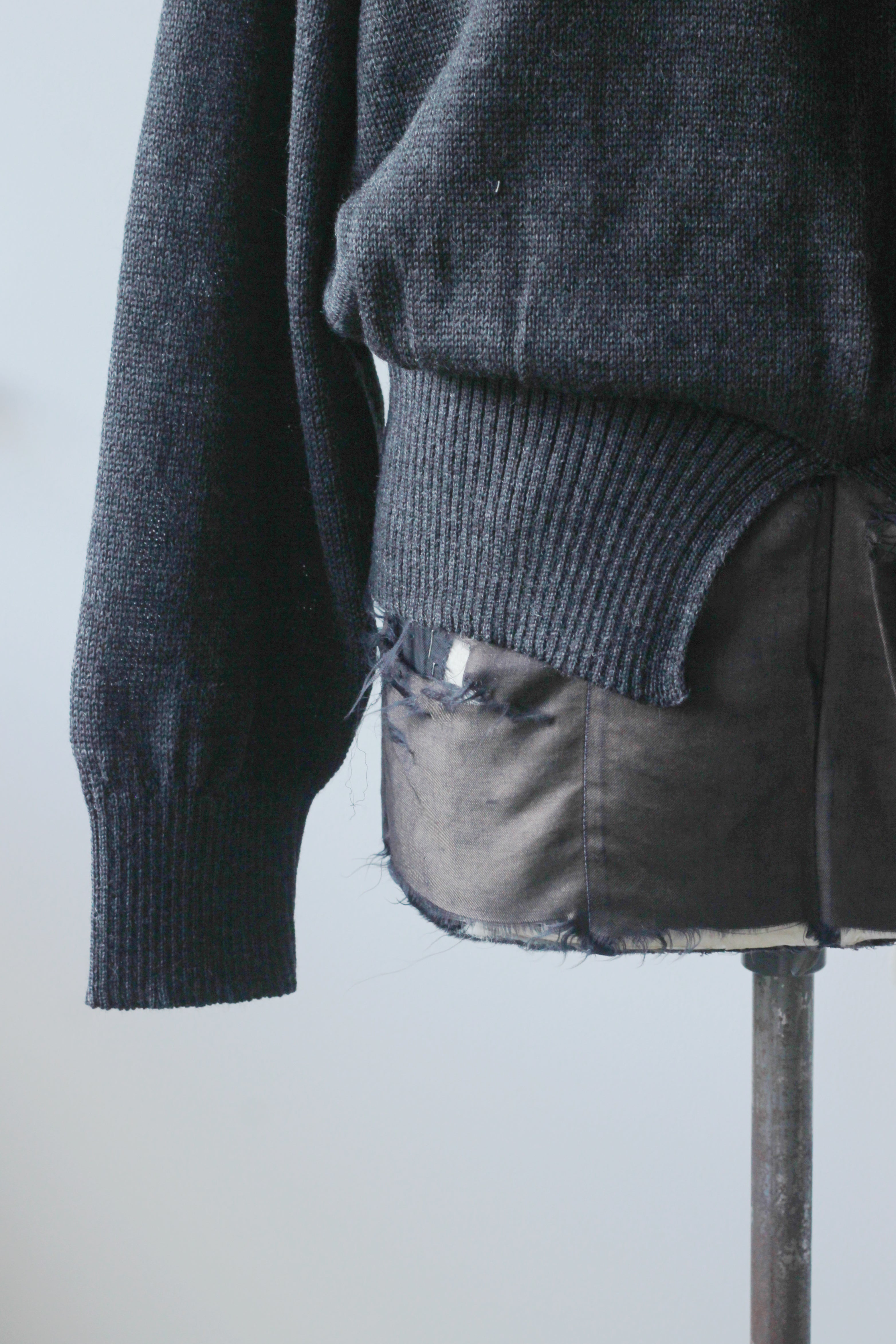 NEPLA "plunging neck p/o knit" (dark gray)