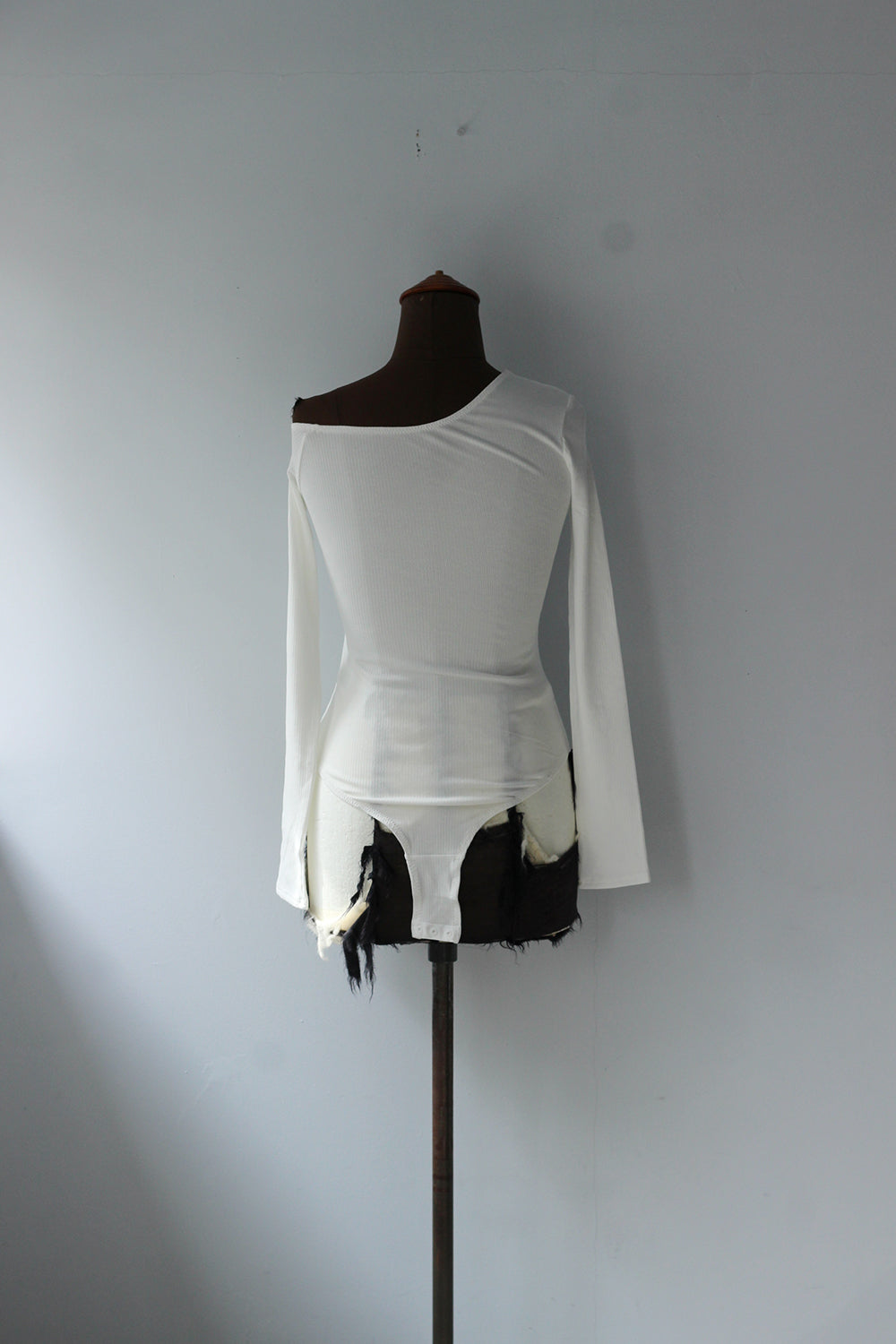 TW "Off Shoulder Bodysuit" (white)